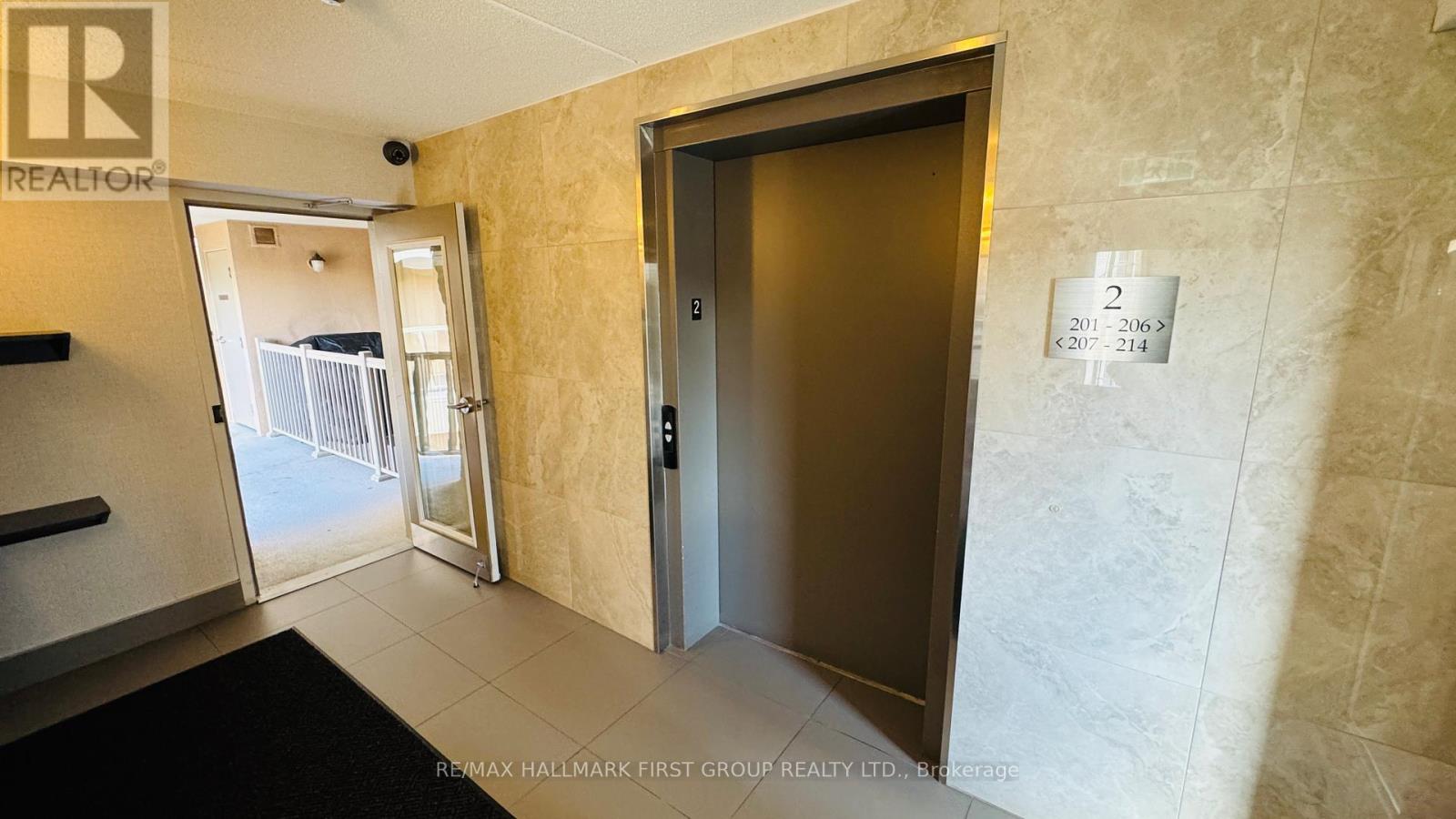 210 - 1460 Bishops Gate, Oakville, Ontario  L6M 4N5 - Photo 2 - W12502364