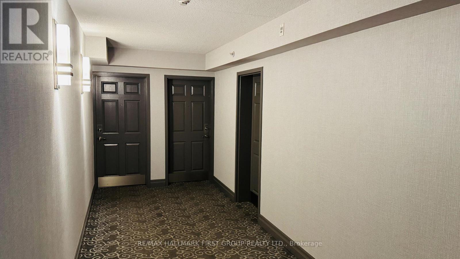 210 - 1460 Bishops Gate, Oakville, Ontario  L6M 4N5 - Photo 4 - W12502364