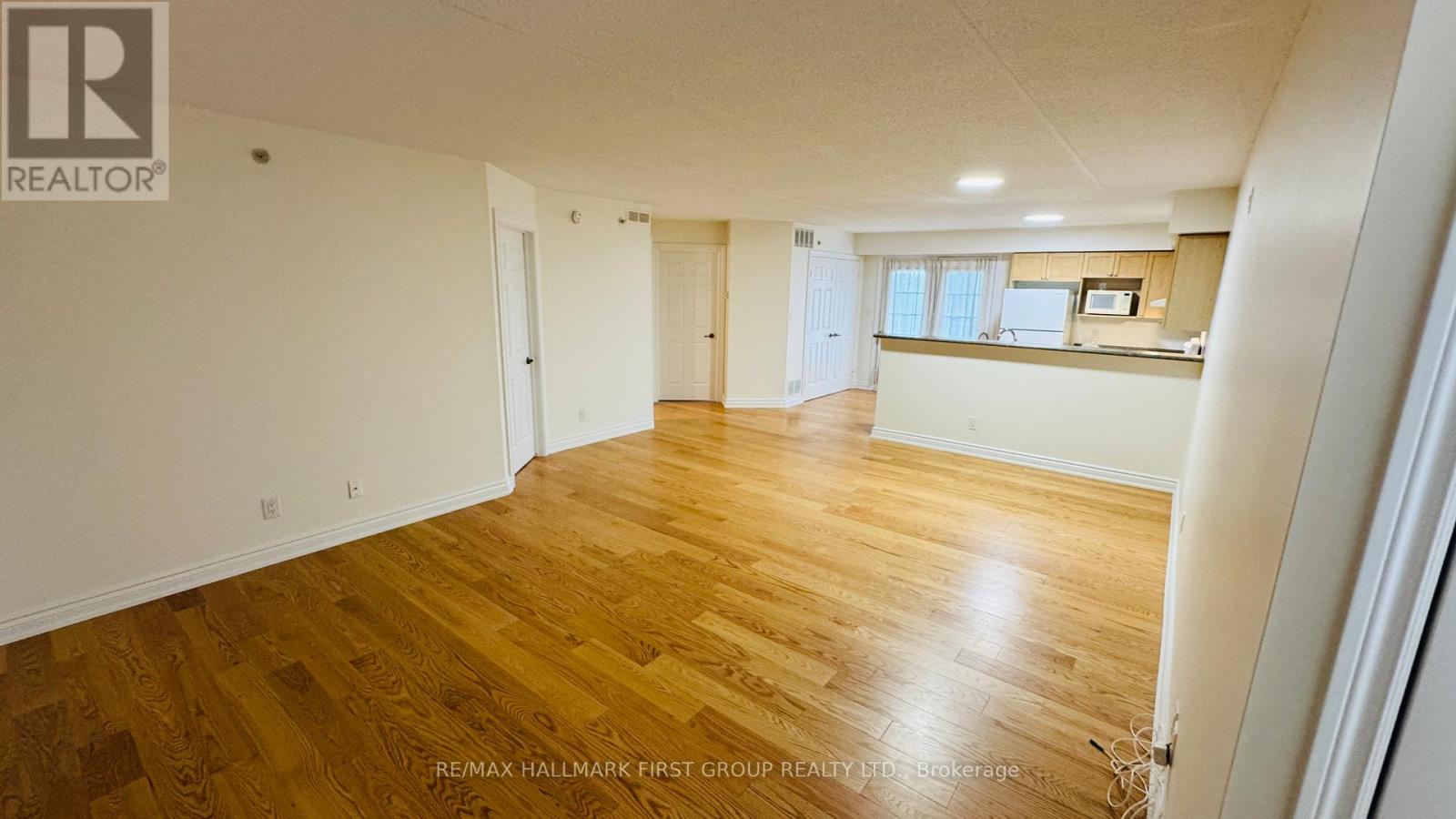 210 - 1460 Bishops Gate, Oakville, Ontario  L6M 4N5 - Photo 7 - W12502364