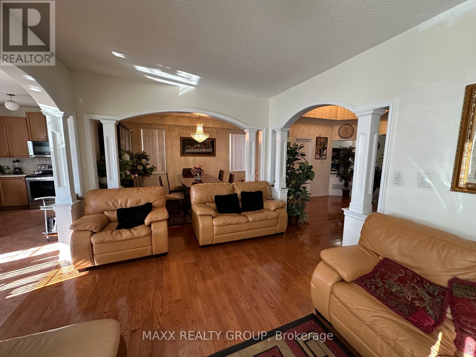 36 Beckenham Road, Brampton, Ontario  L6P 2L7 - Photo 19 - W12502462