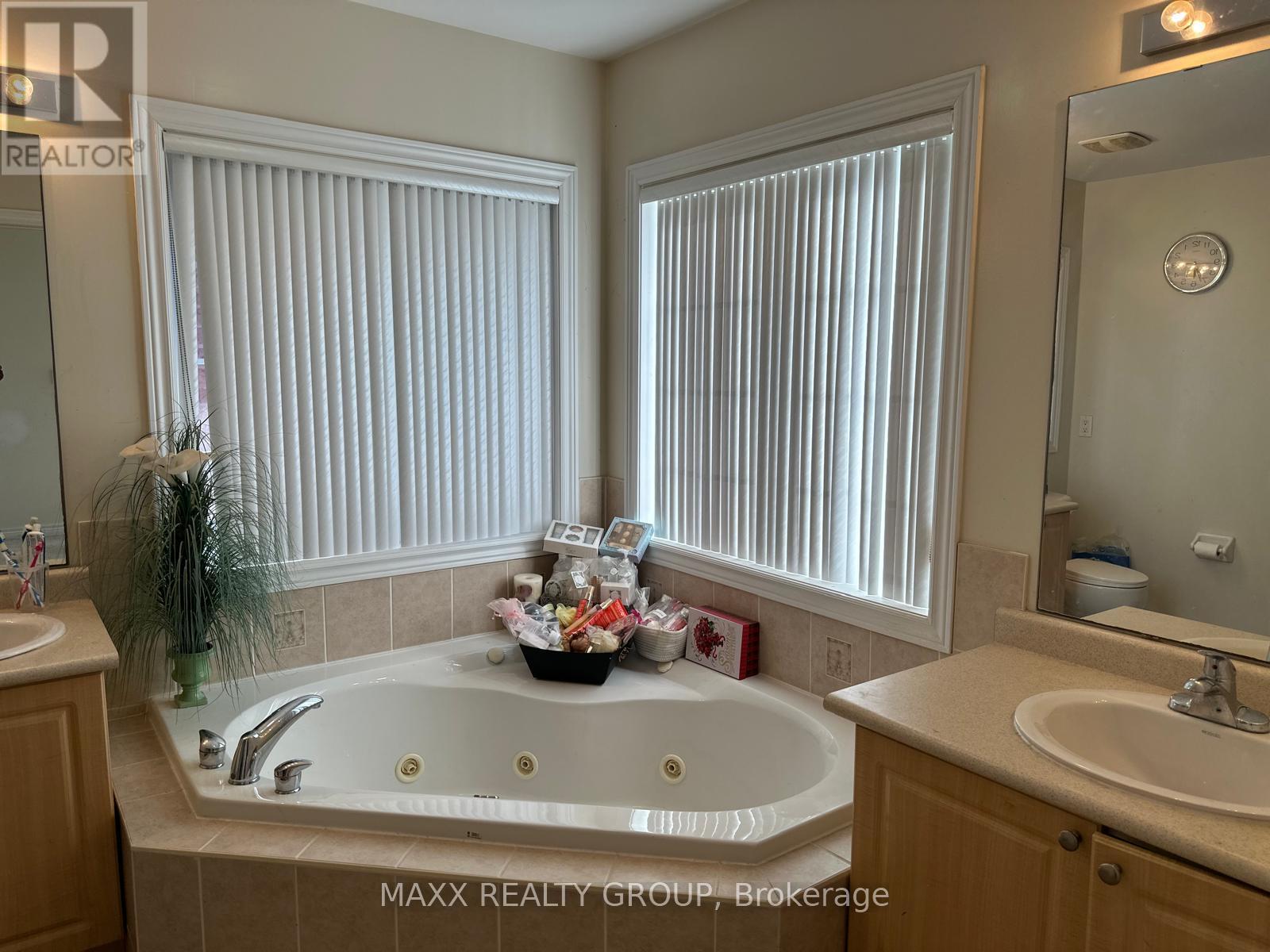 36 Beckenham Road, Brampton, Ontario  L6P 2L7 - Photo 37 - W12502462