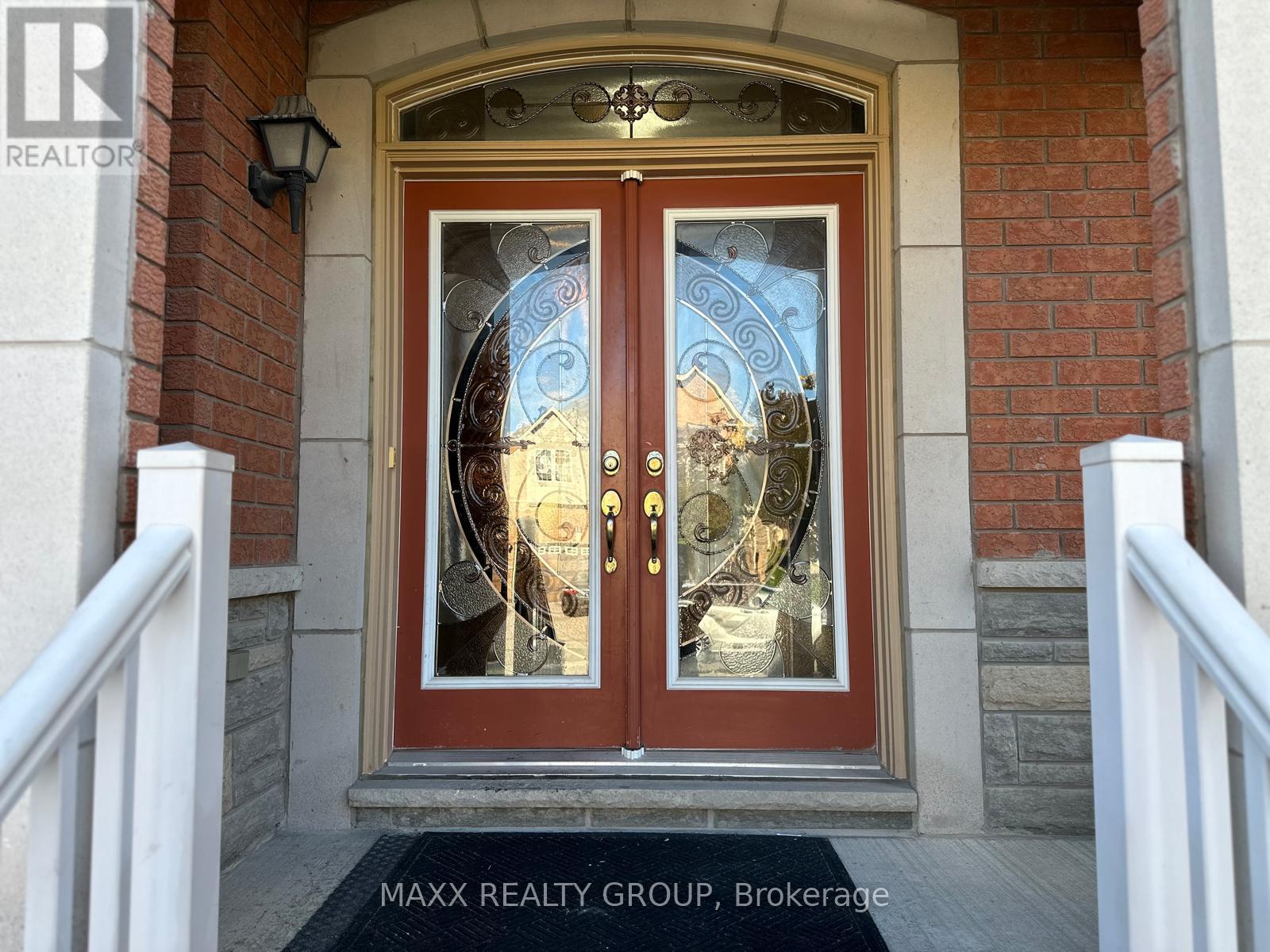 36 Beckenham Road, Brampton, Ontario  L6P 2L7 - Photo 5 - W12502462