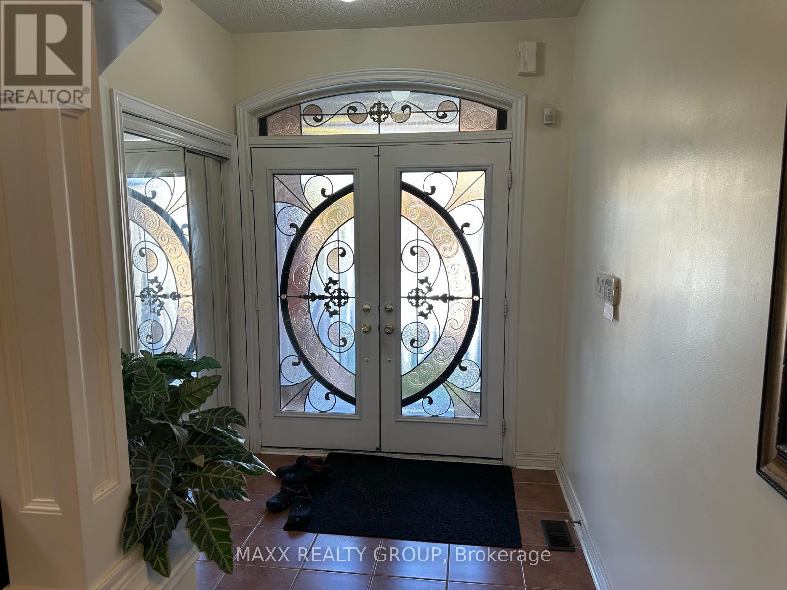 36 Beckenham Road, Brampton, Ontario  L6P 2L7 - Photo 6 - W12502462