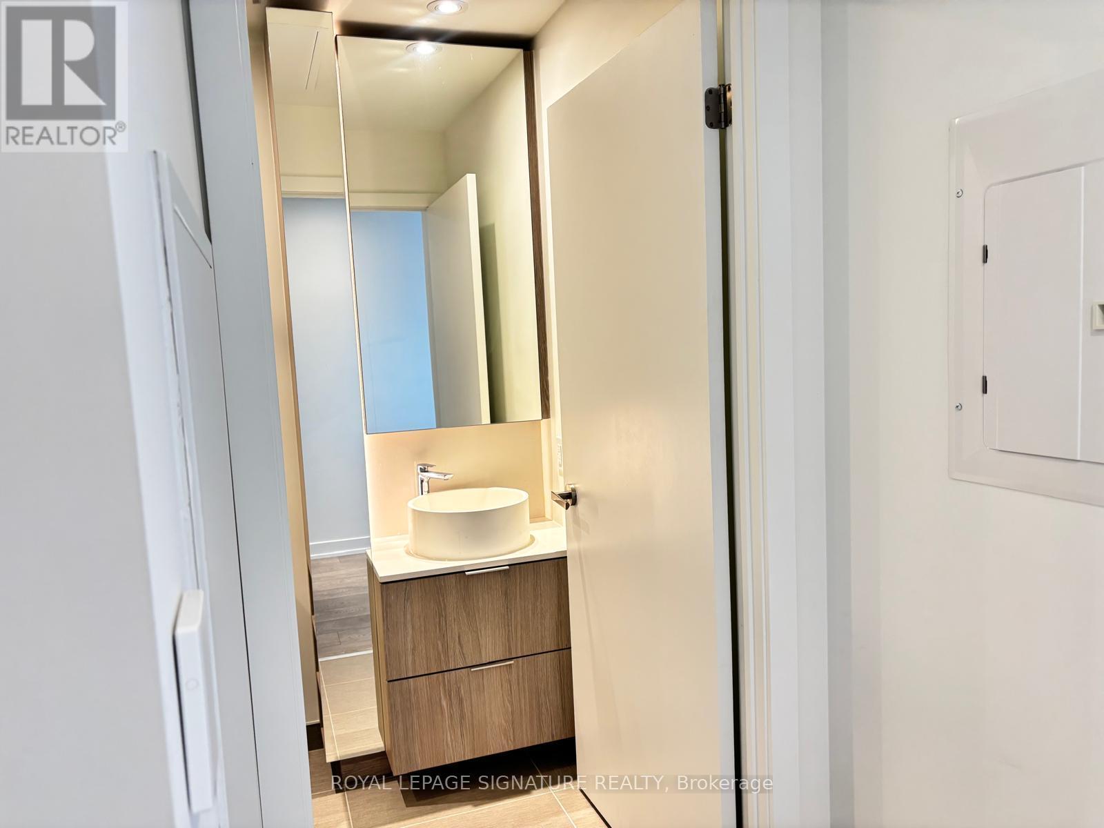 721 - 28 Ann Street, Mississauga, Ontario  L5G 0E1 - Photo 10 - W12502488