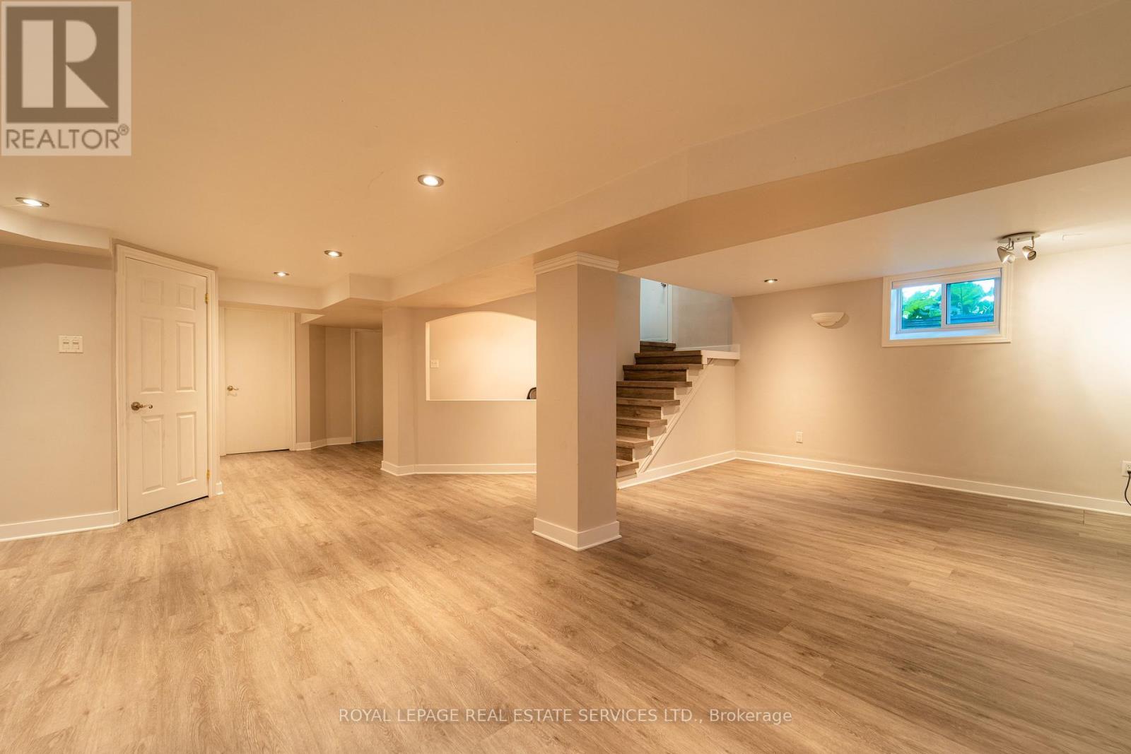 1071 Joan Drive, Burlington, Ontario  L7T 3H3 - Photo 11 - W12502508