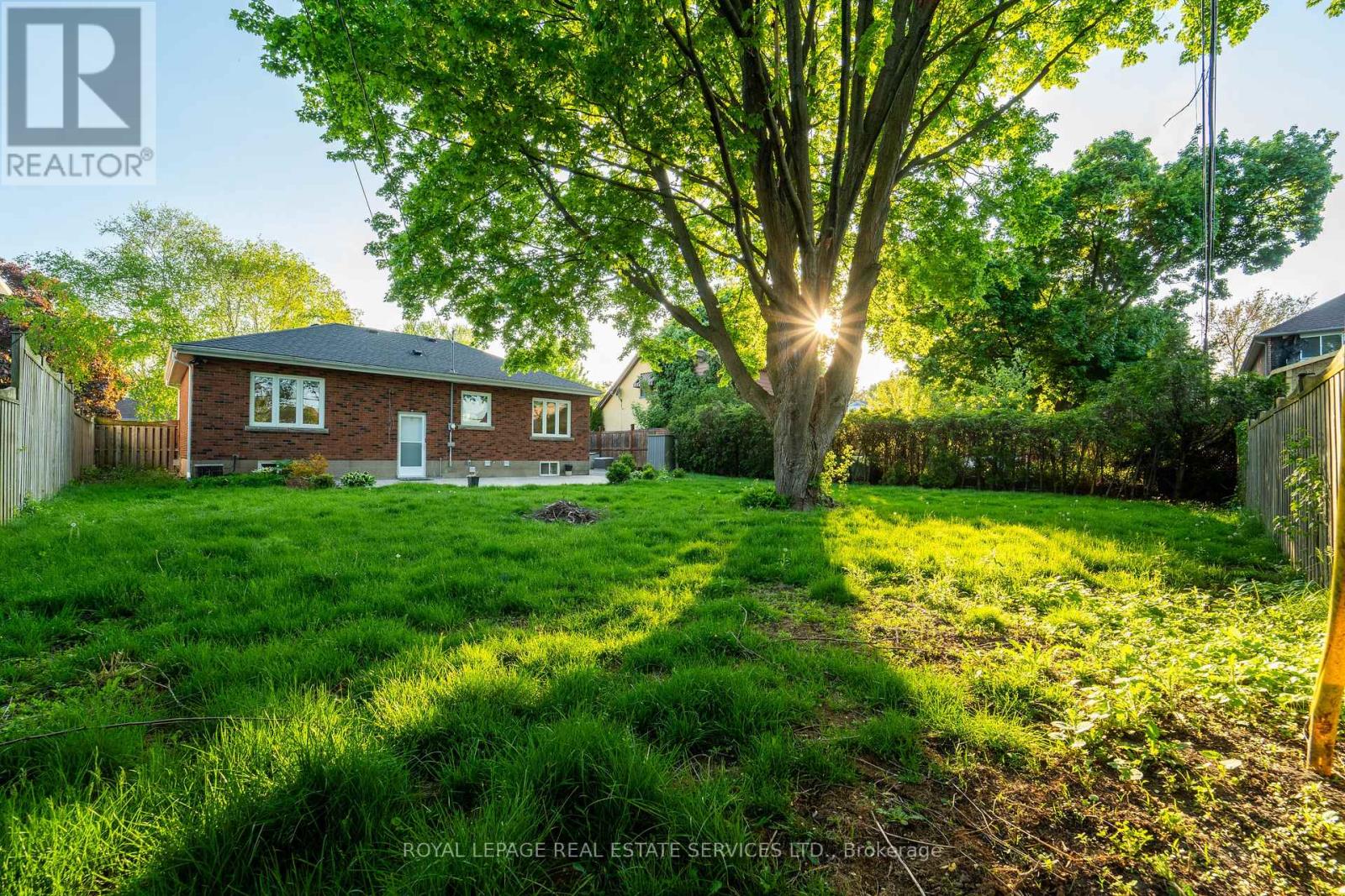 1071 Joan Drive, Burlington, Ontario  L7T 3H3 - Photo 20 - W12502508