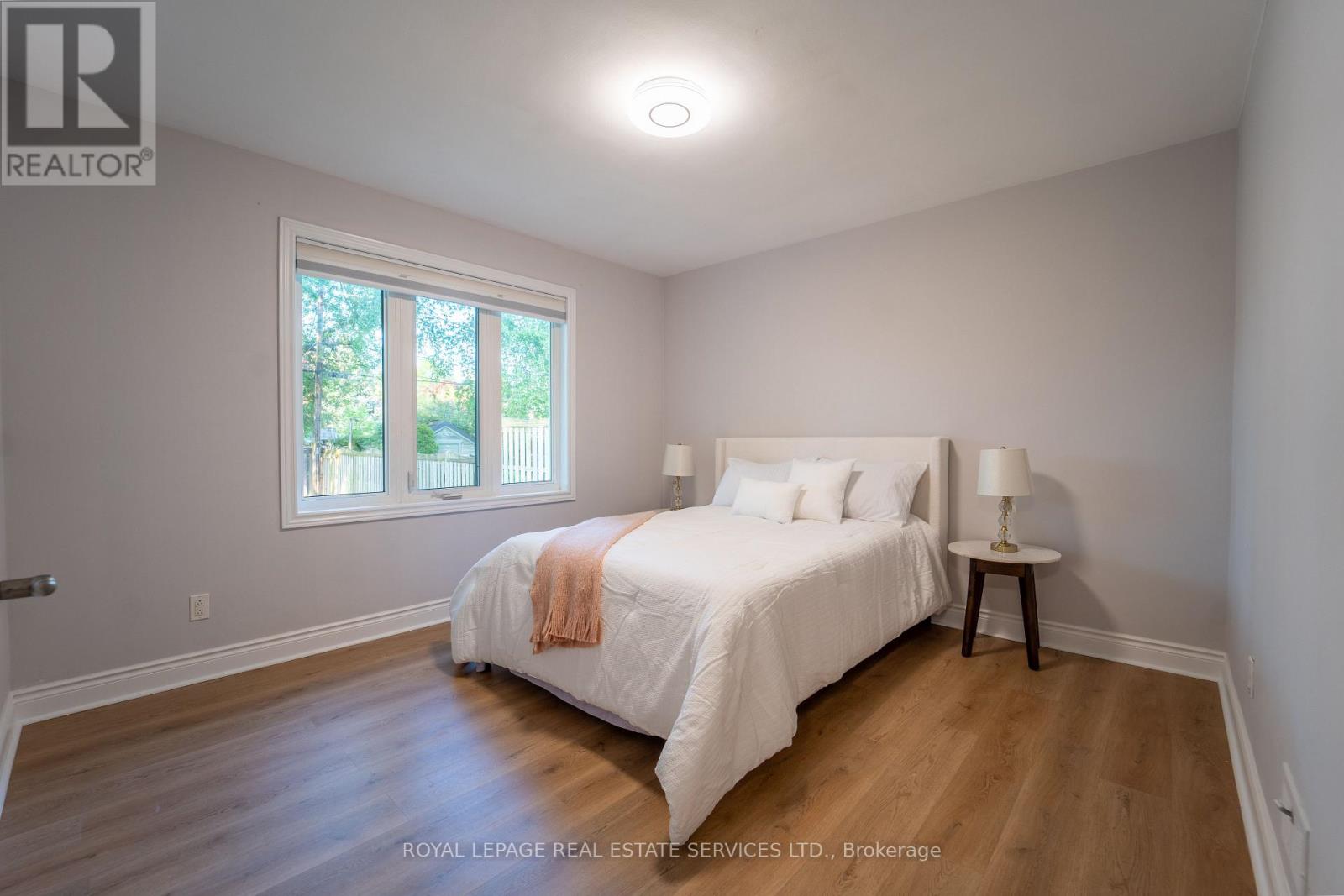 1071 Joan Drive, Burlington, Ontario  L7T 3H3 - Photo 9 - W12502508