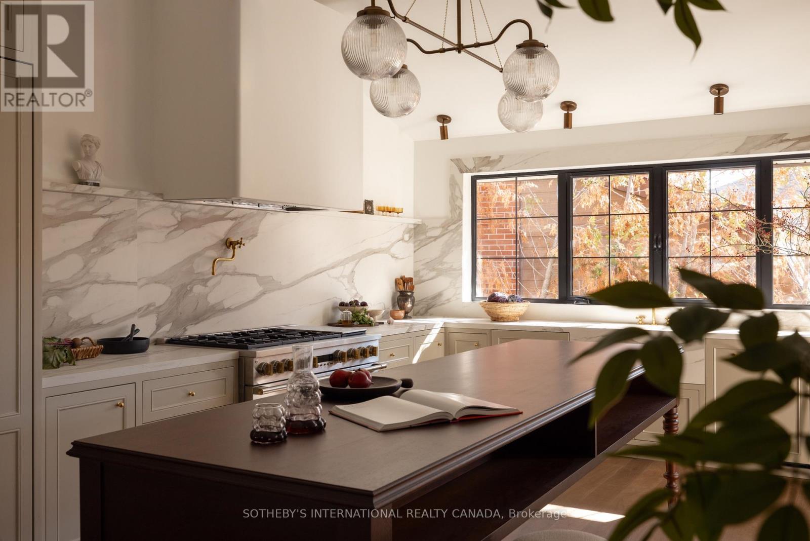 36 Rosemeade Avenue, Toronto, Ontario  M8Y 3A3 - Photo 2 - W12502514