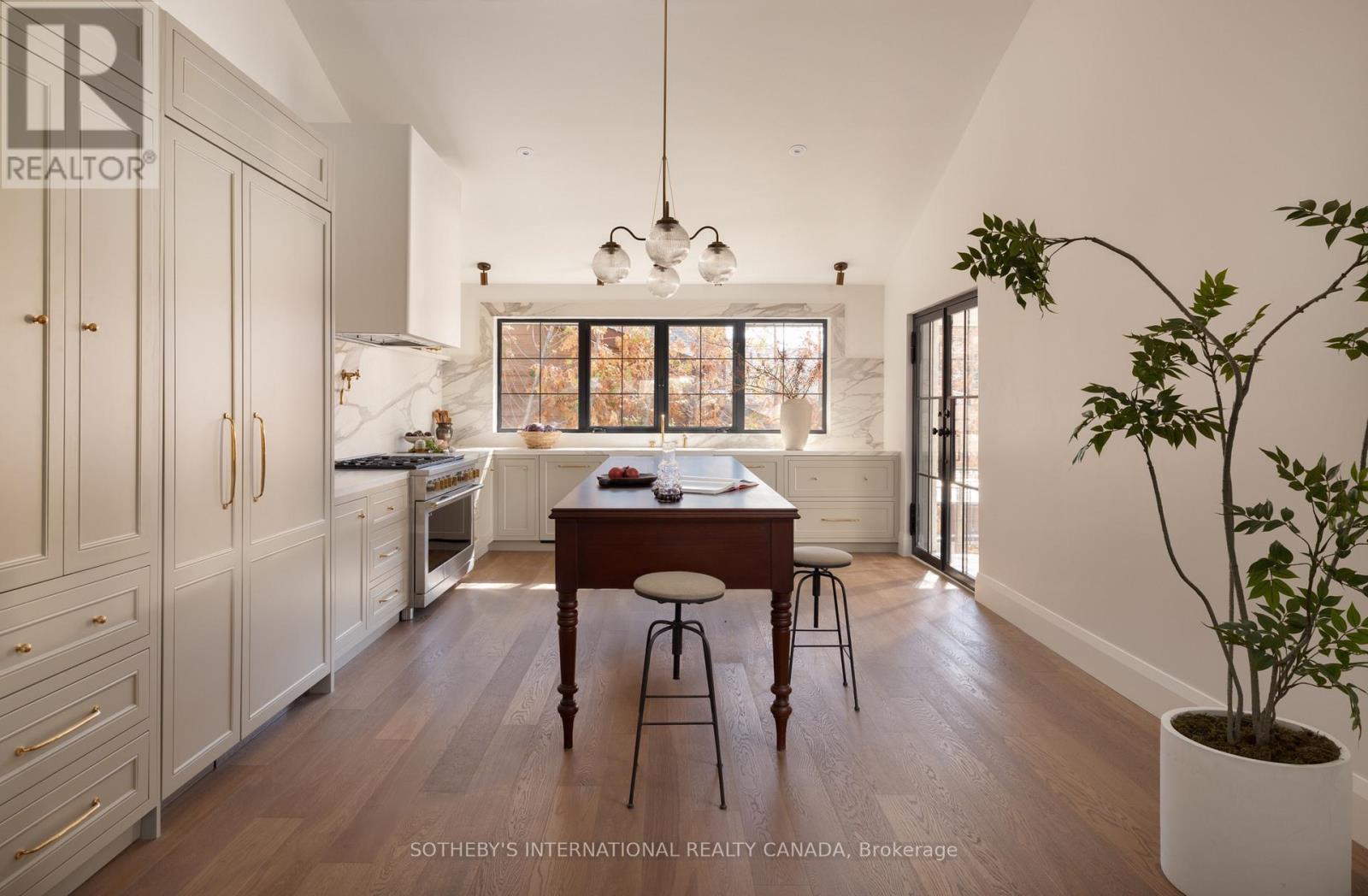 36 Rosemeade Avenue, Toronto, Ontario  M8Y 3A3 - Photo 3 - W12502514