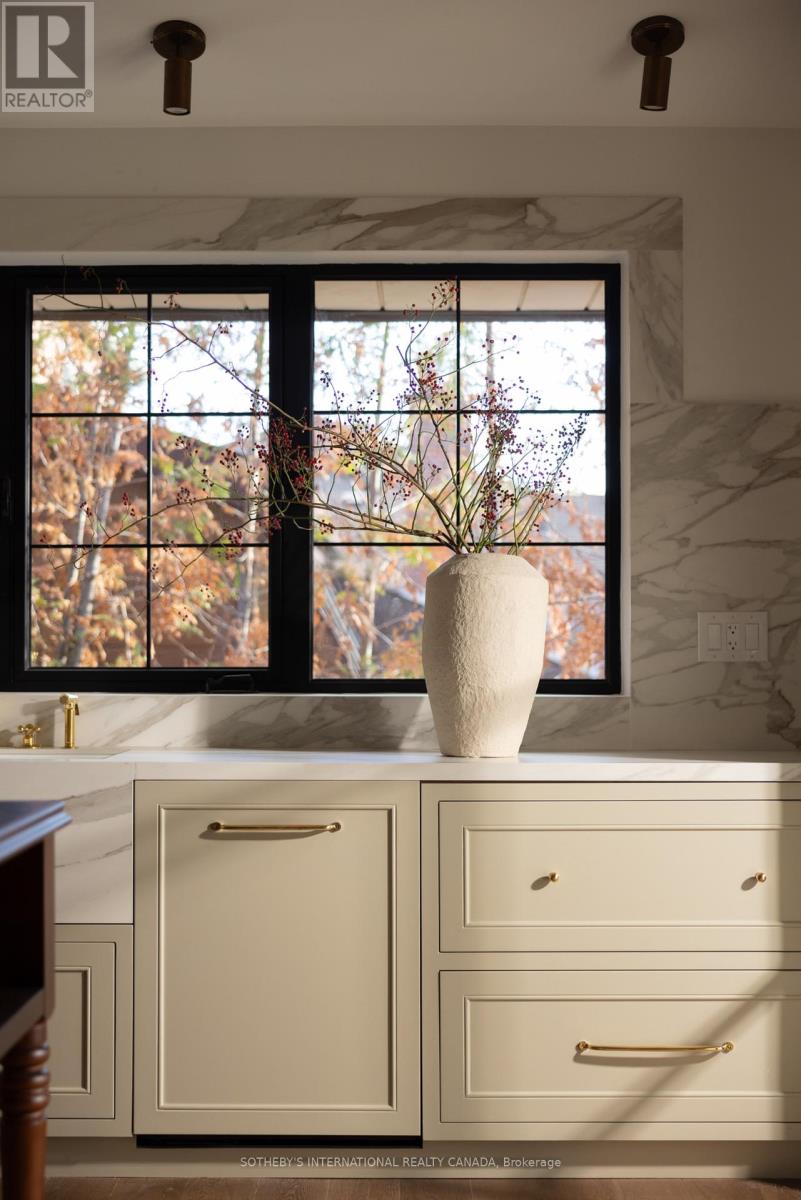 36 Rosemeade Avenue, Toronto, Ontario  M8Y 3A3 - Photo 6 - W12502514