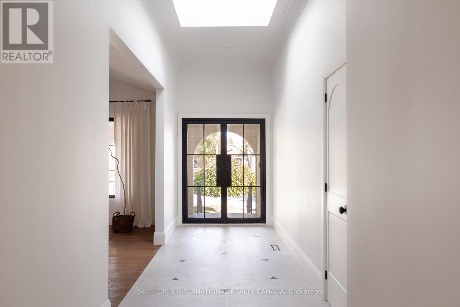 36 Rosemeade Avenue, Toronto, Ontario  M8Y 3A3 - Photo 7 - W12502514