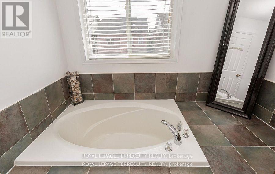 4762 Allegheny Road, Mississauga, Ontario  L5R 0A6 - Photo 27 - W12502534