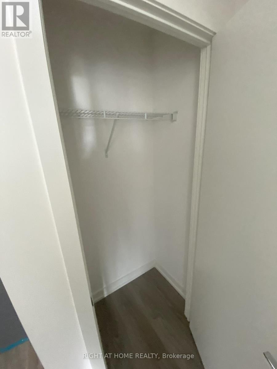 512 - 10 De Boers Drive, Toronto, Ontario  M3J 0L6 - Photo 10 - W12502572