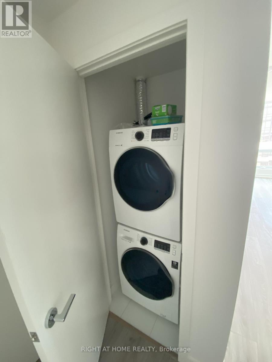 512 - 10 De Boers Drive, Toronto, Ontario  M3J 0L6 - Photo 11 - W12502572