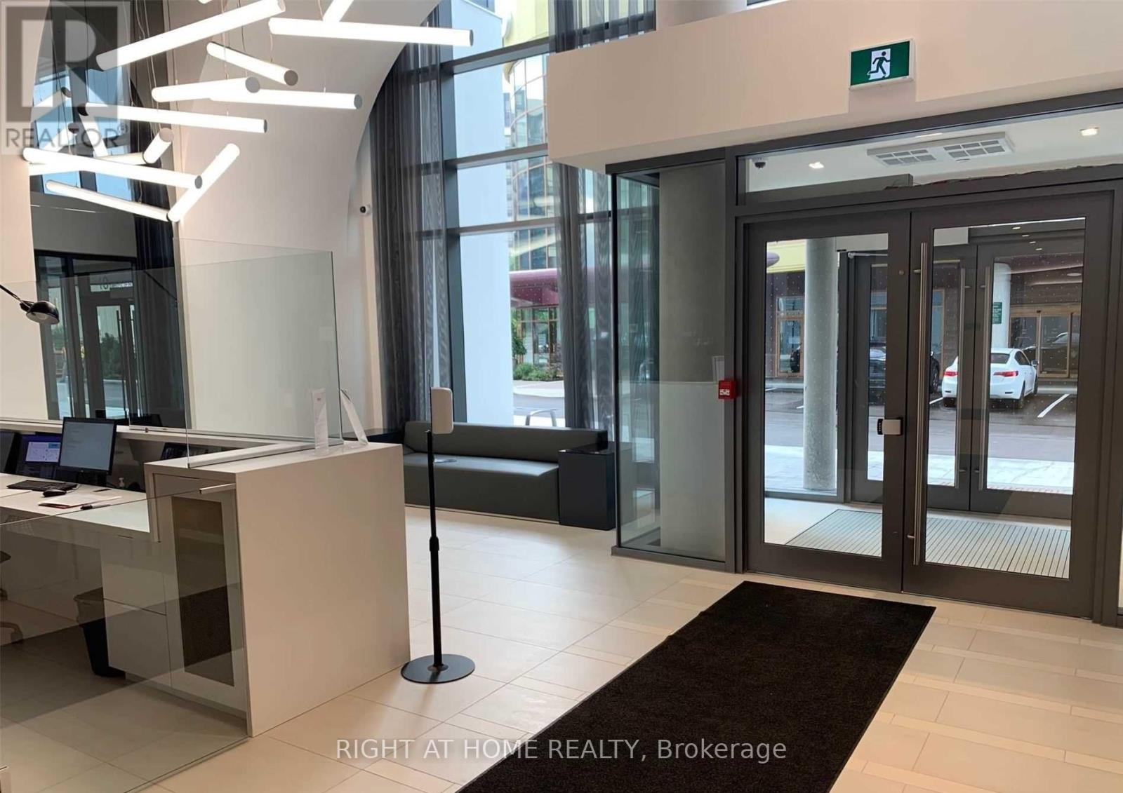 512 - 10 De Boers Drive, Toronto, Ontario  M3J 0L6 - Photo 14 - W12502572