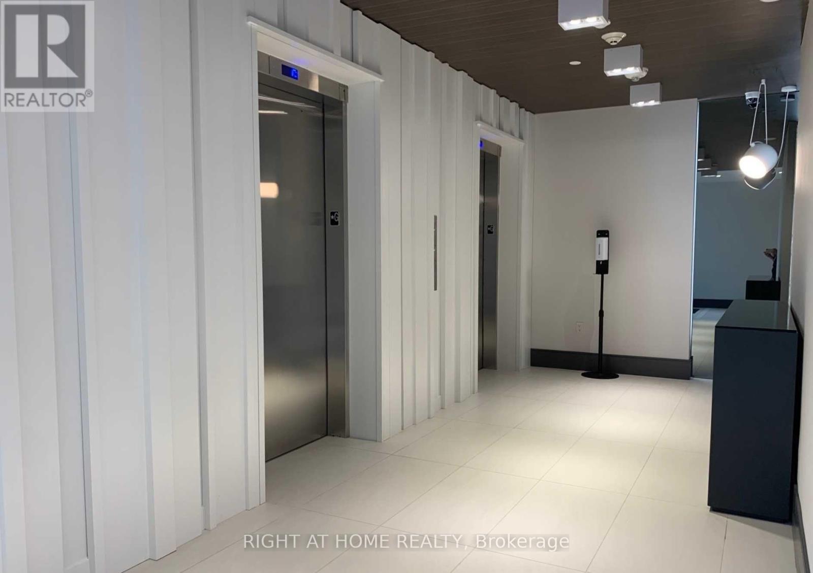 512 - 10 De Boers Drive, Toronto, Ontario  M3J 0L6 - Photo 15 - W12502572