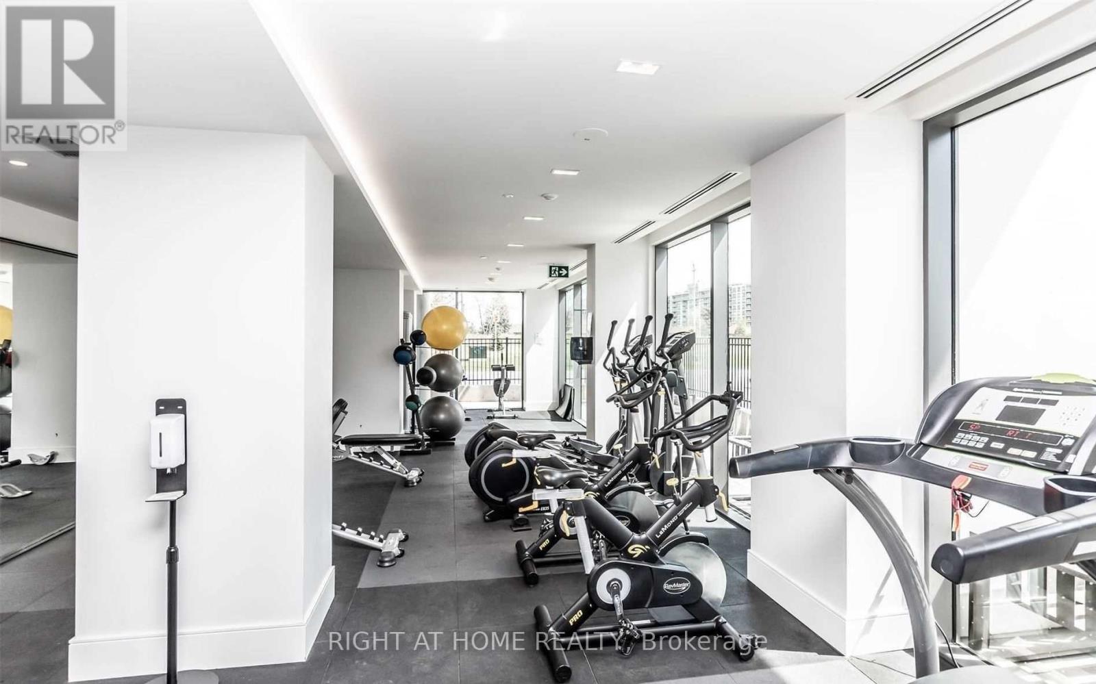 512 - 10 De Boers Drive, Toronto, Ontario  M3J 0L6 - Photo 16 - W12502572