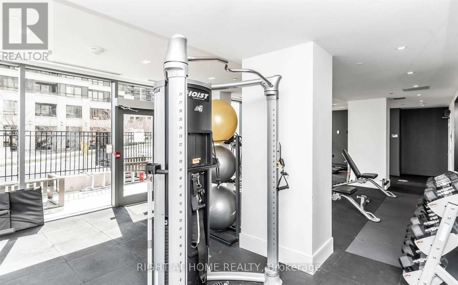 512 - 10 De Boers Drive, Toronto, Ontario  M3J 0L6 - Photo 17 - W12502572