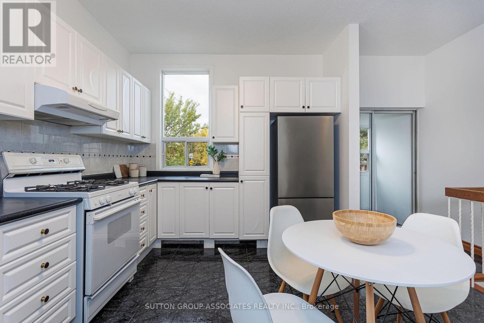 195 Hallam Street, Toronto (Dovercourt-Wallace Emerson-Junction), Ontario  M6H 1X6 - Photo 14 - W12502596