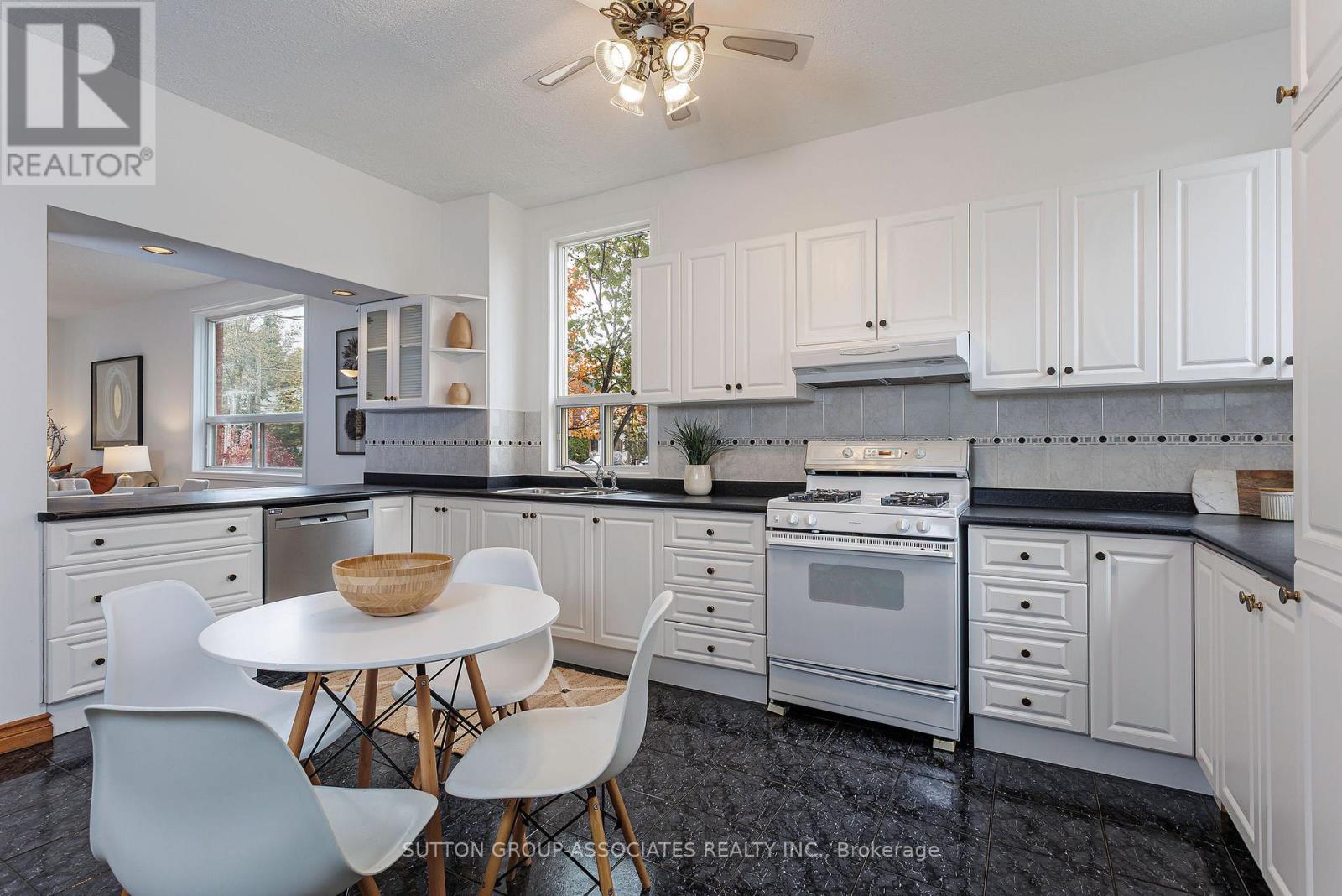 195 Hallam Street, Toronto (Dovercourt-Wallace Emerson-Junction), Ontario  M6H 1X6 - Photo 15 - W12502596