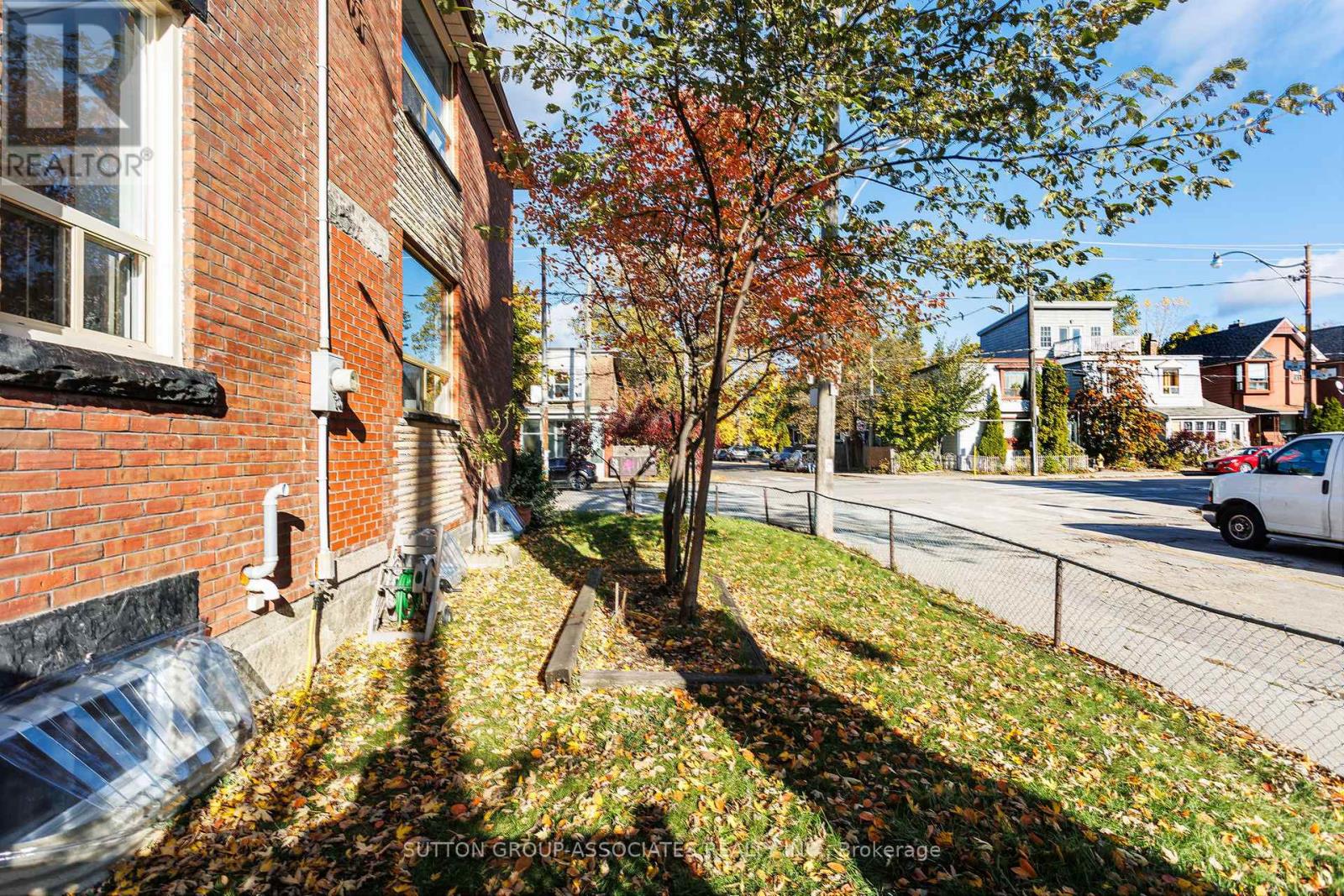 195 Hallam Street, Toronto (Dovercourt-Wallace Emerson-Junction), Ontario  M6H 1X6 - Photo 38 - W12502596