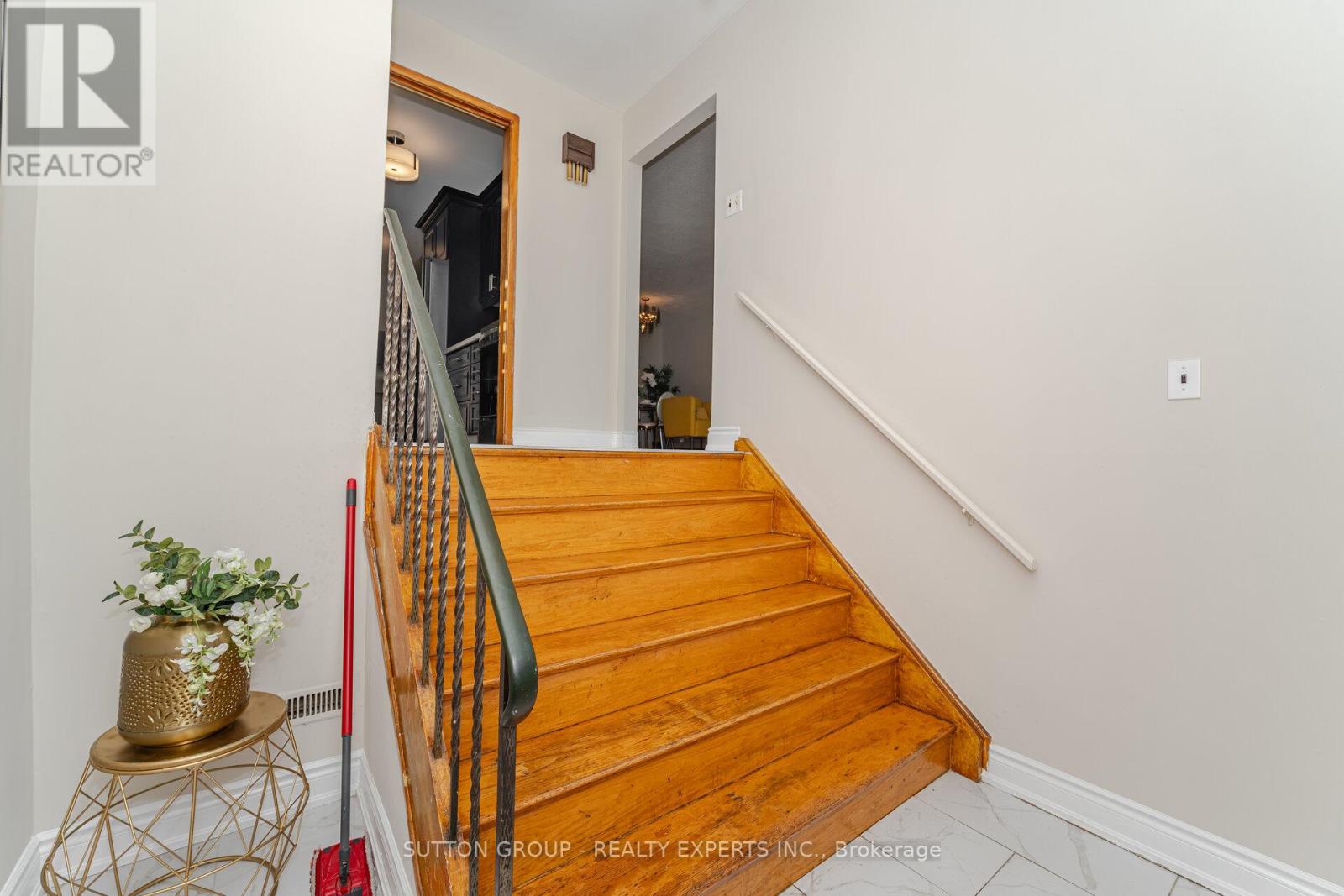 3783 Keenan Crescent, Mississauga, Ontario  L4T 3M1 - Photo 5 - W12502600