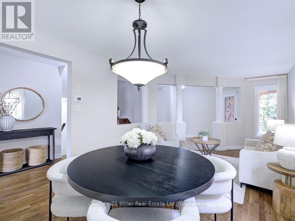 2092 Redstone Crescent, Oakville, Ontario  L6M 5B1 - Photo 13 - W12502768