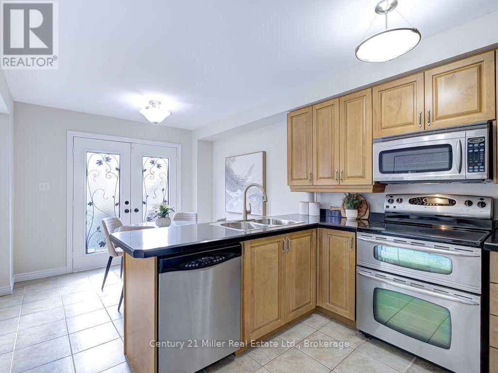 2092 Redstone Crescent, Oakville, Ontario  L6M 5B1 - Photo 15 - W12502768