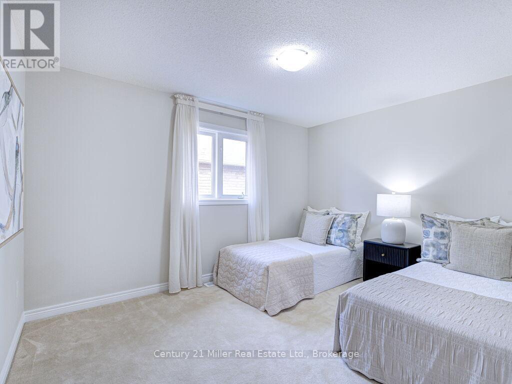 2092 Redstone Crescent, Oakville, Ontario  L6M 5B1 - Photo 35 - W12502768