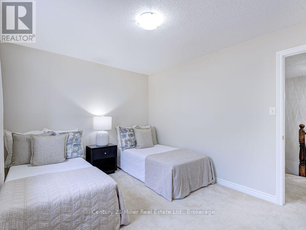 2092 Redstone Crescent, Oakville, Ontario  L6M 5B1 - Photo 36 - W12502768