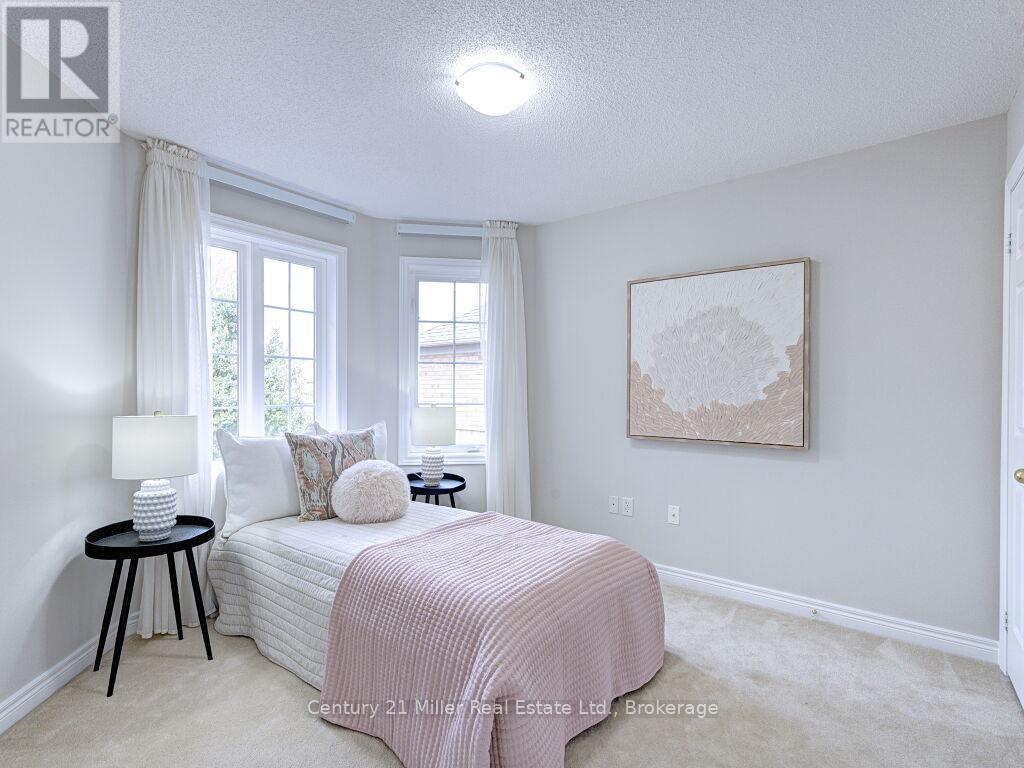 2092 Redstone Crescent, Oakville, Ontario  L6M 5B1 - Photo 37 - W12502768