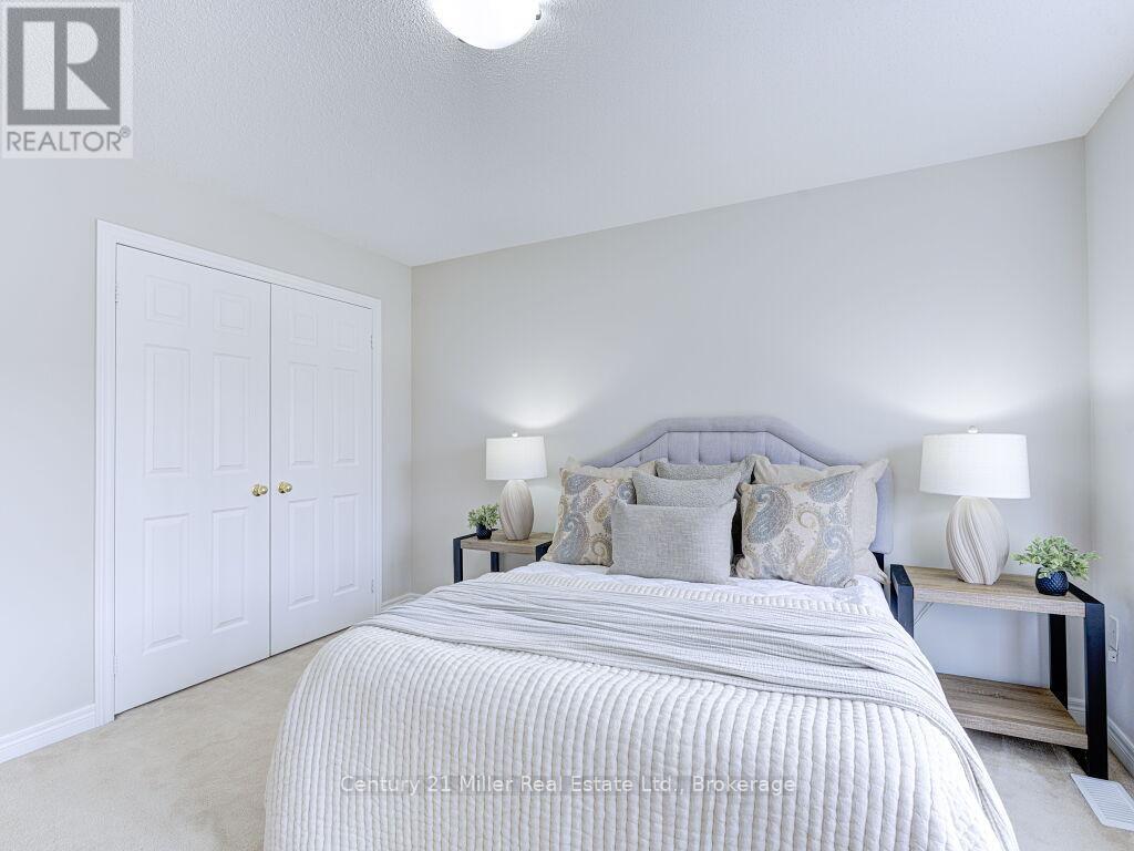 2092 Redstone Crescent, Oakville, Ontario  L6M 5B1 - Photo 39 - W12502768