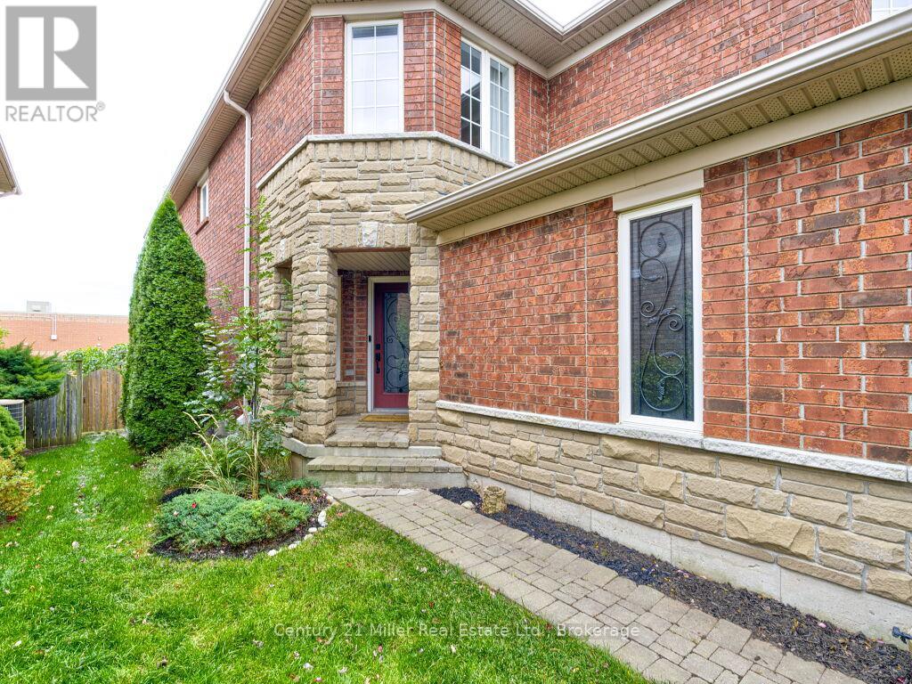 2092 Redstone Crescent, Oakville, Ontario  L6M 5B1 - Photo 4 - W12502768