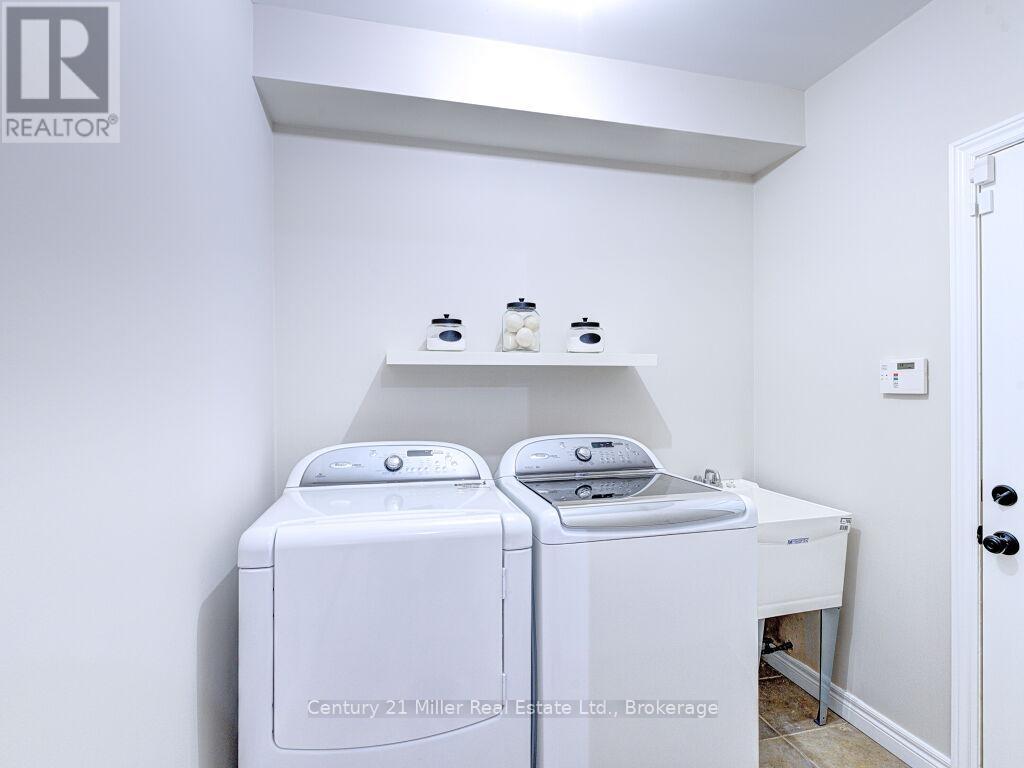 2092 Redstone Crescent, Oakville, Ontario  L6M 5B1 - Photo 41 - W12502768