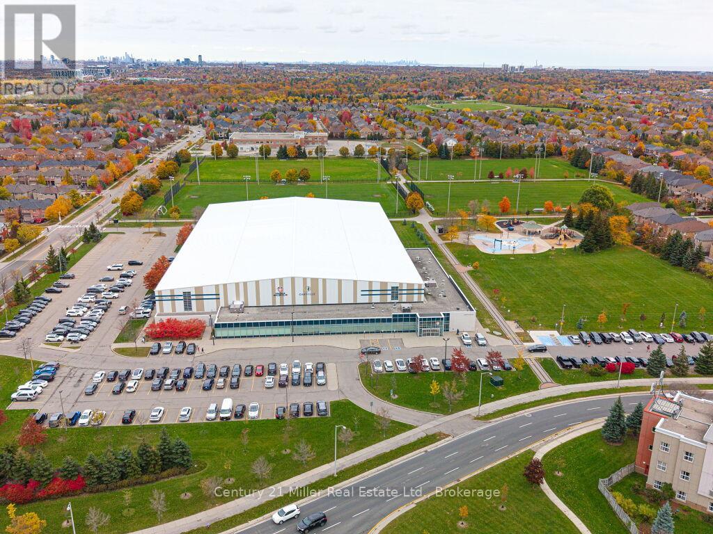 2092 Redstone Crescent, Oakville, Ontario  L6M 5B1 - Photo 46 - W12502768