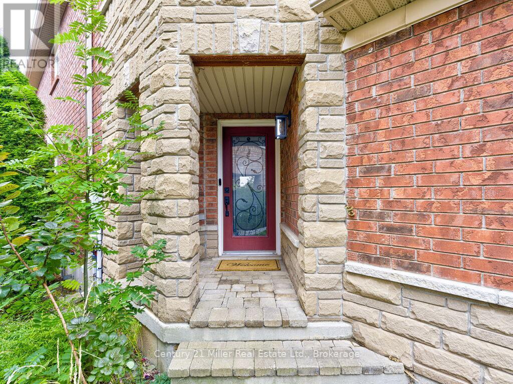 2092 Redstone Crescent, Oakville, Ontario  L6M 5B1 - Photo 5 - W12502768