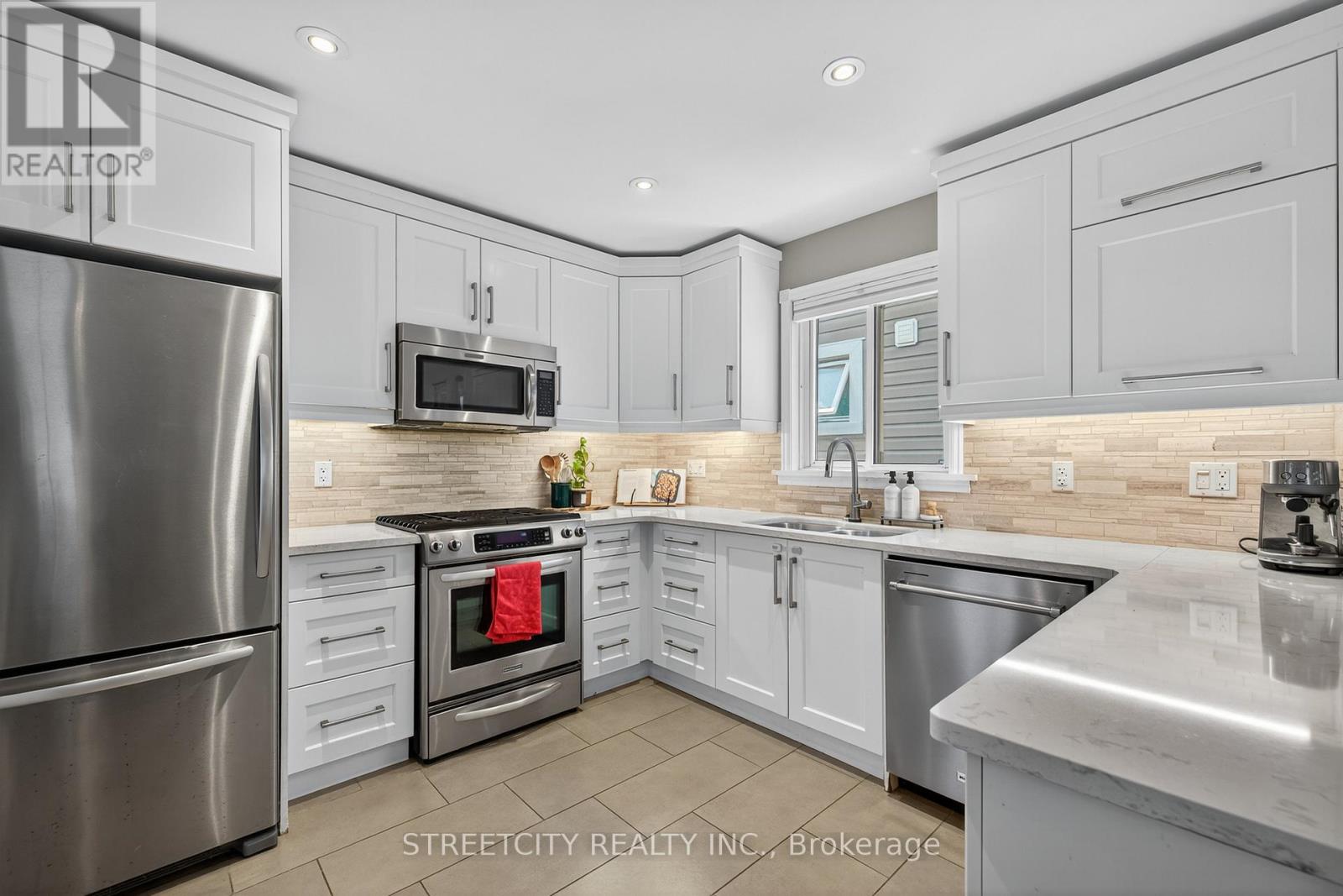 105a Devonshire Avenue, London South (South G), Ontario  N6C 2H6 - Photo 14 - X12502704