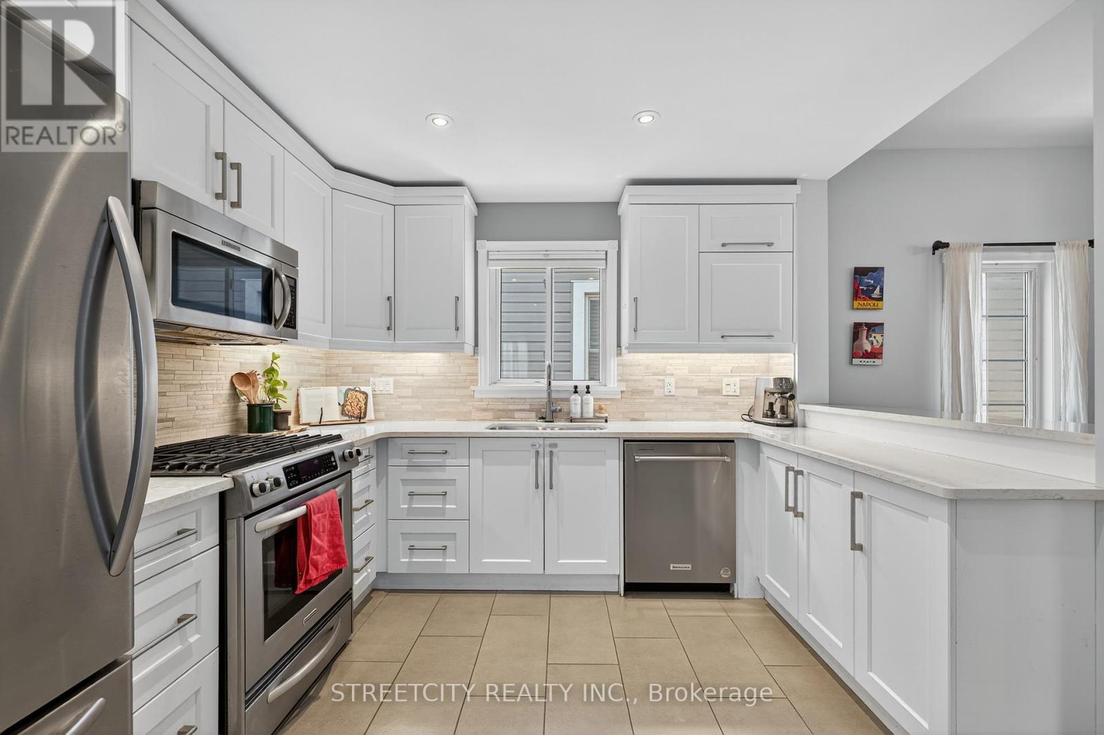 105a Devonshire Avenue, London South (South G), Ontario  N6C 2H6 - Photo 16 - X12502704