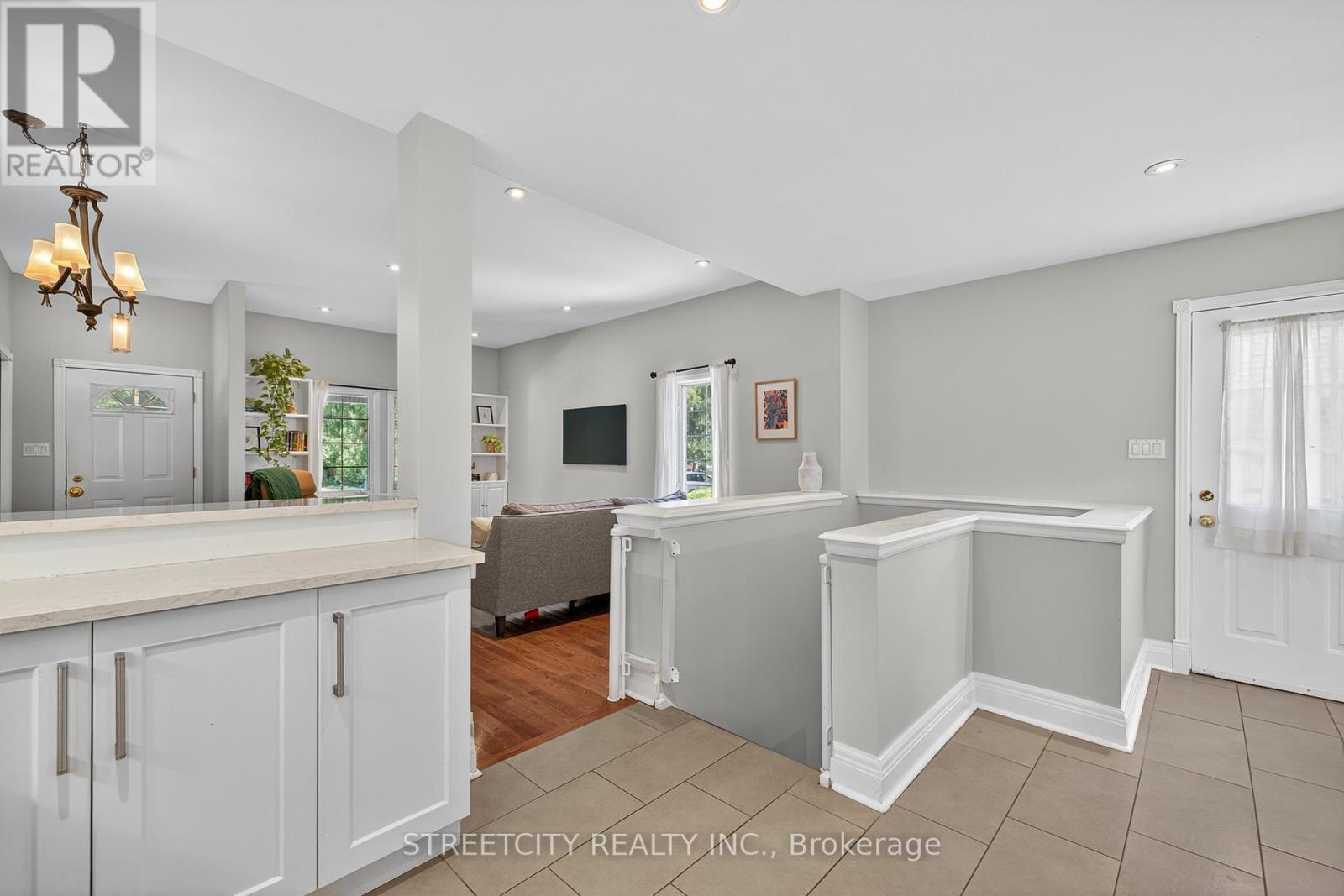 105a Devonshire Avenue, London South (South G), Ontario  N6C 2H6 - Photo 17 - X12502704