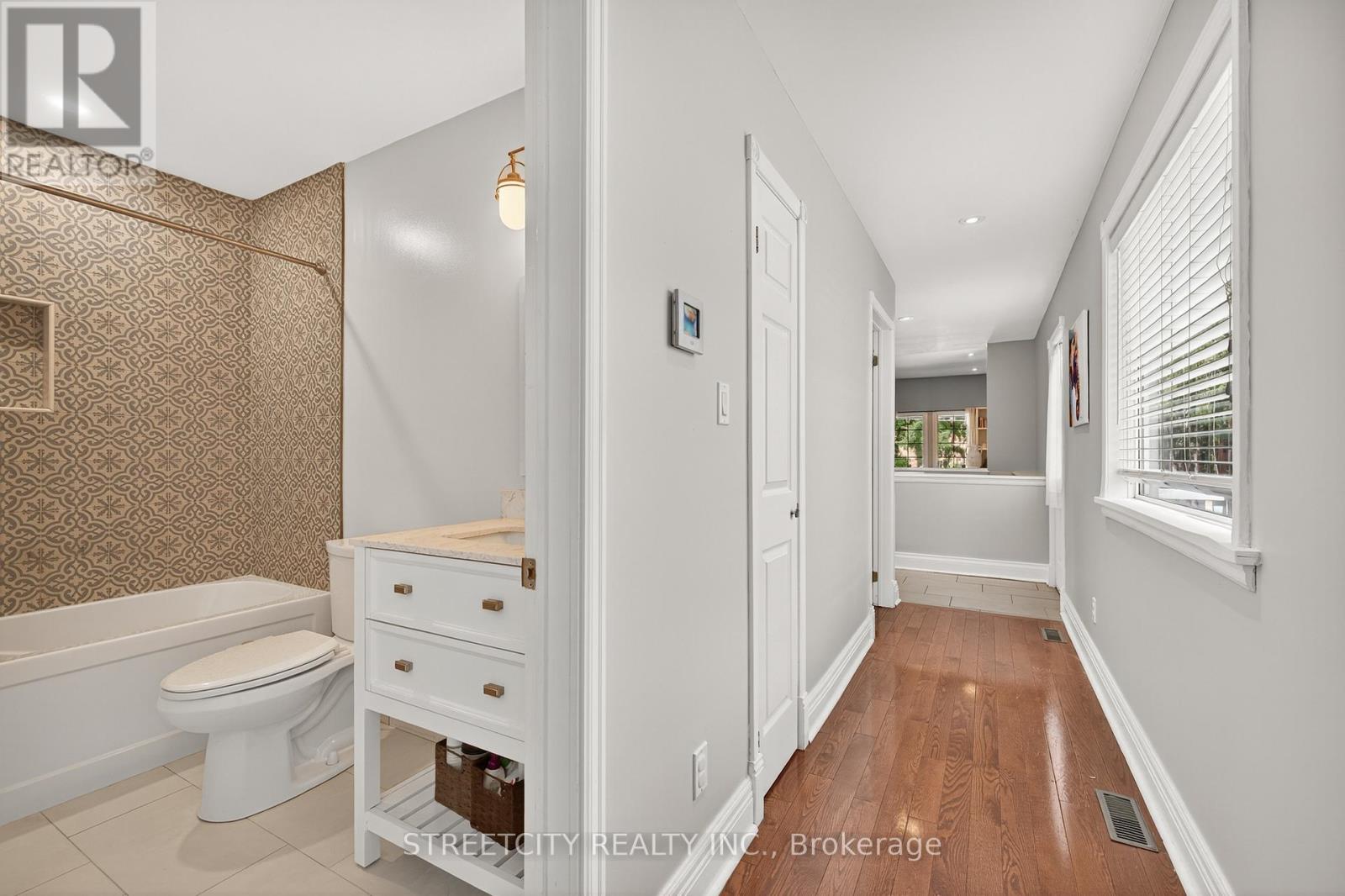 105a Devonshire Avenue, London South (South G), Ontario  N6C 2H6 - Photo 25 - X12502704