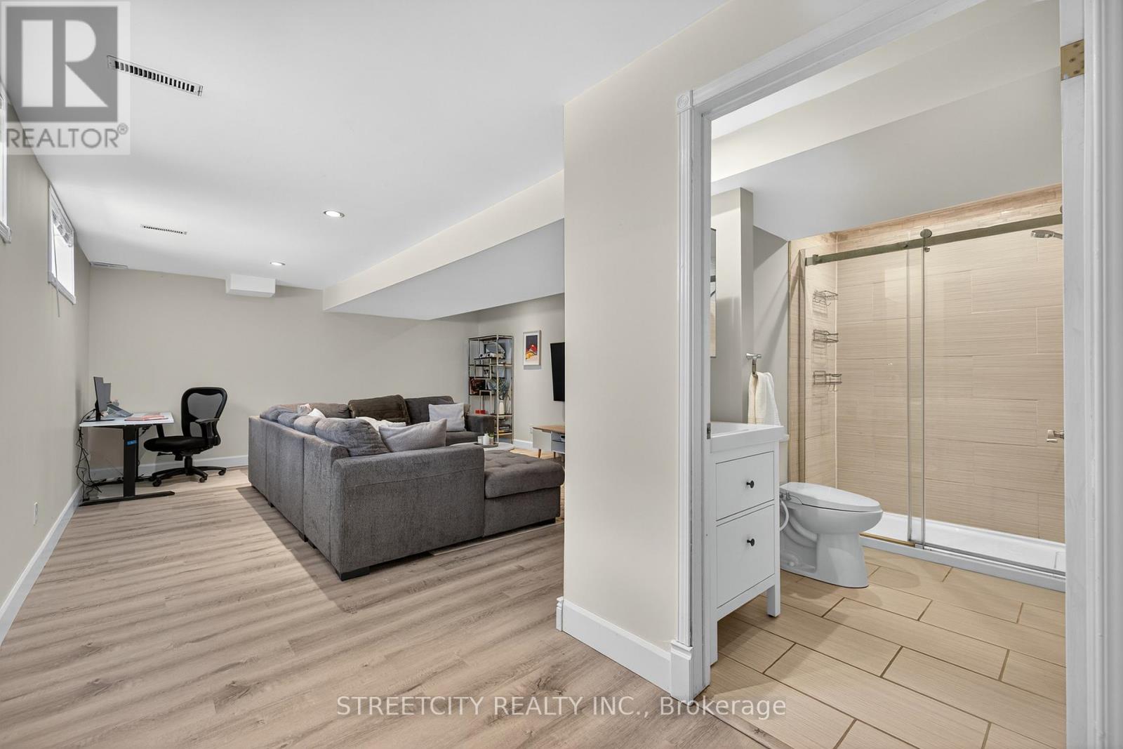 105a Devonshire Avenue, London South (South G), Ontario  N6C 2H6 - Photo 26 - X12502704