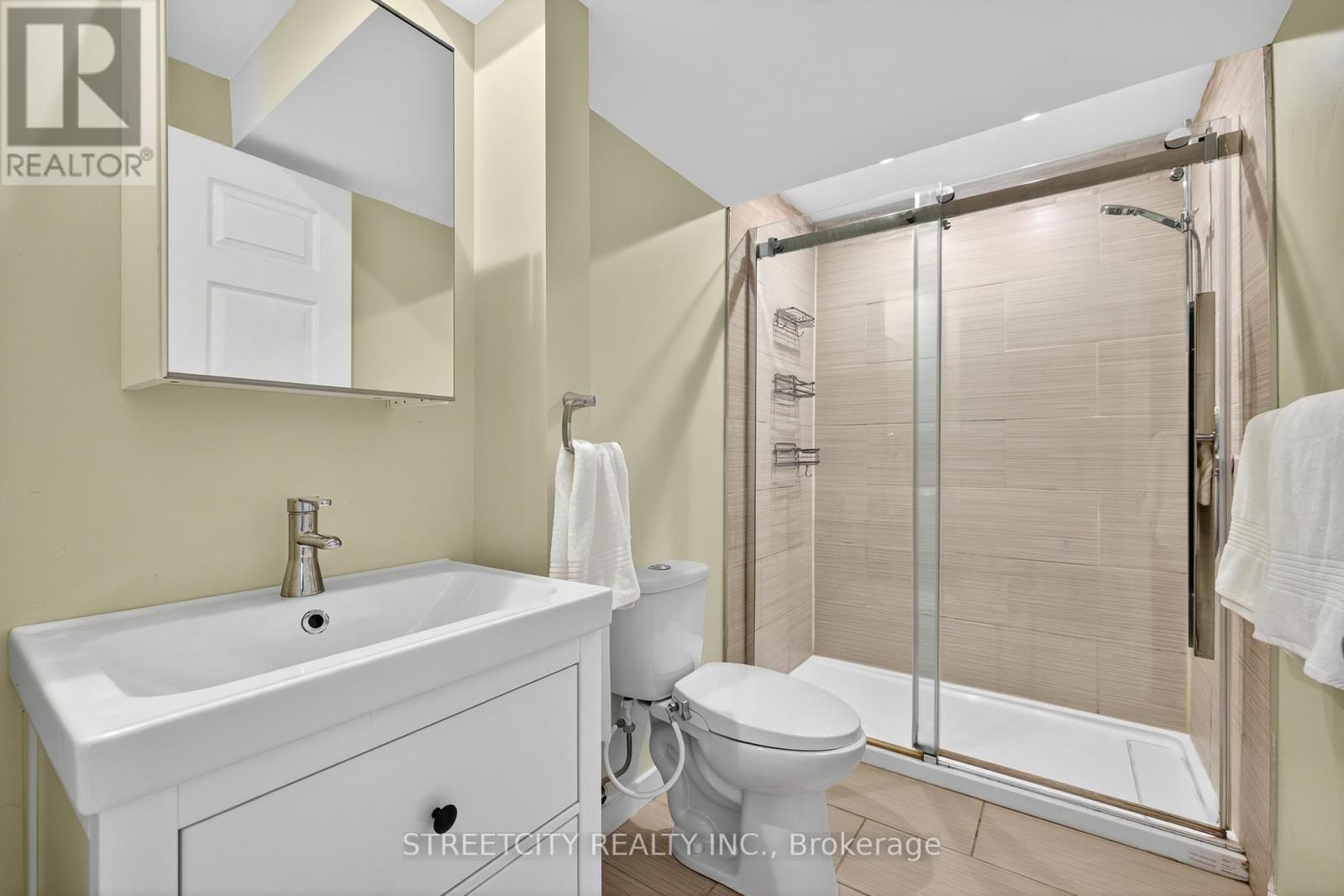 105a Devonshire Avenue, London South (South G), Ontario  N6C 2H6 - Photo 31 - X12502704