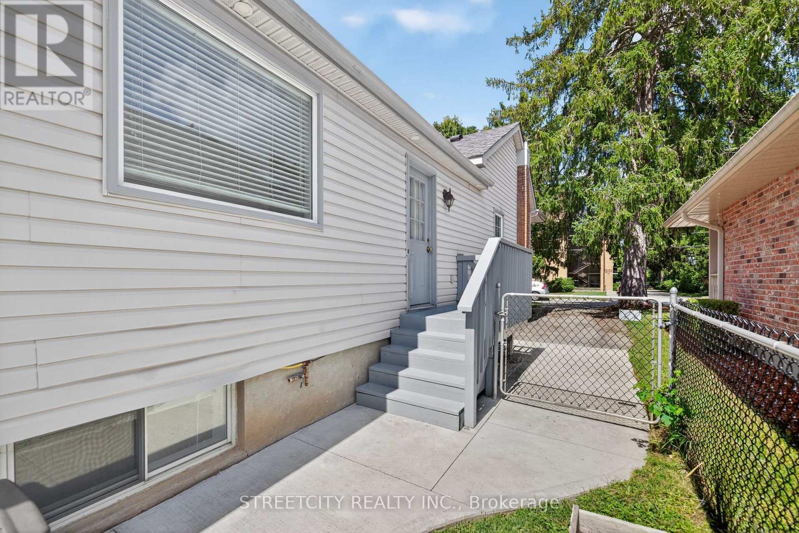 105a Devonshire Avenue, London South (South G), Ontario  N6C 2H6 - Photo 35 - X12502704