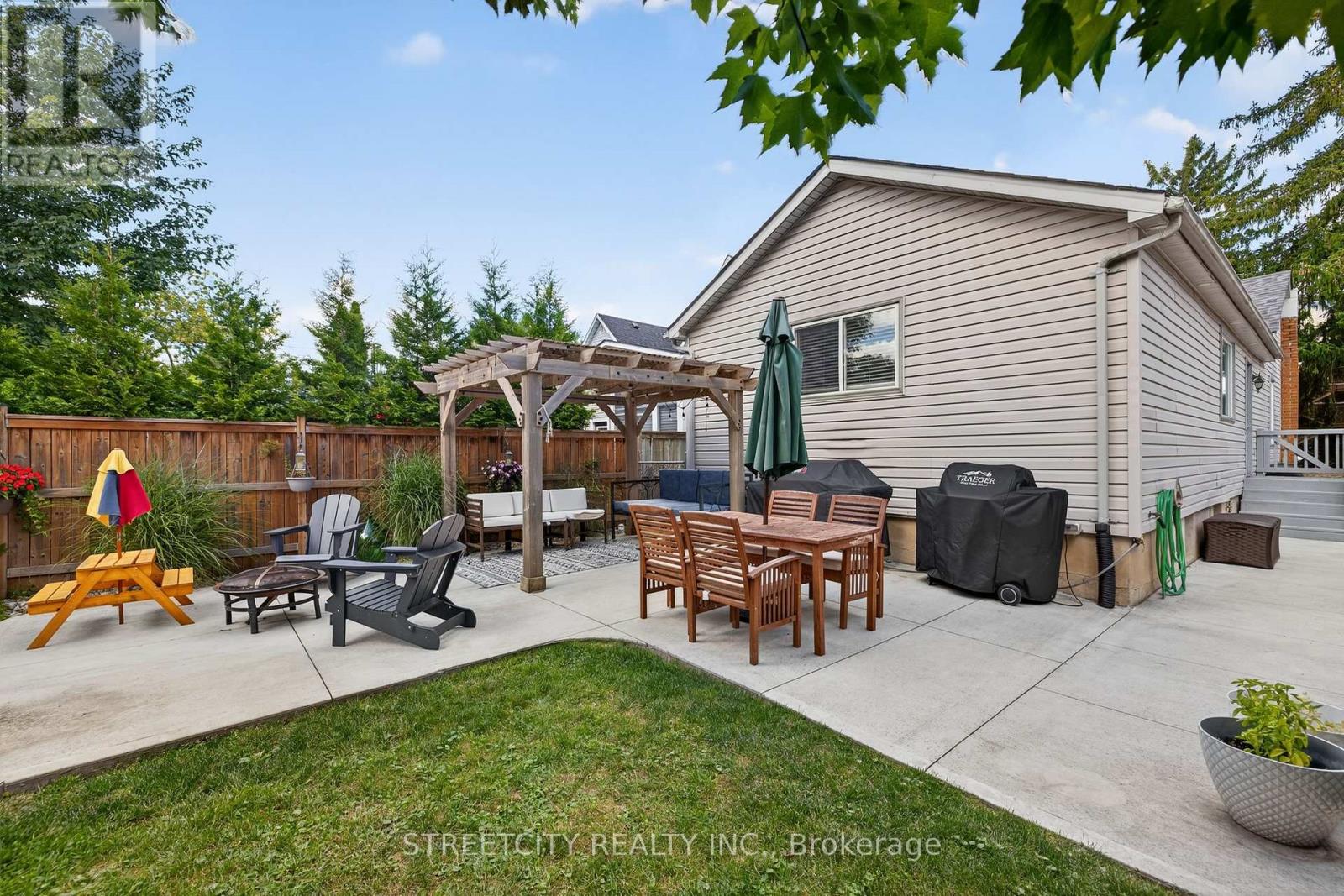 105a Devonshire Avenue, London South (South G), Ontario  N6C 2H6 - Photo 37 - X12502704