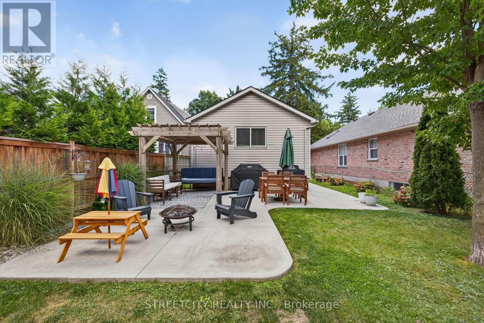 105a Devonshire Avenue, London South (South G), Ontario  N6C 2H6 - Photo 38 - X12502704