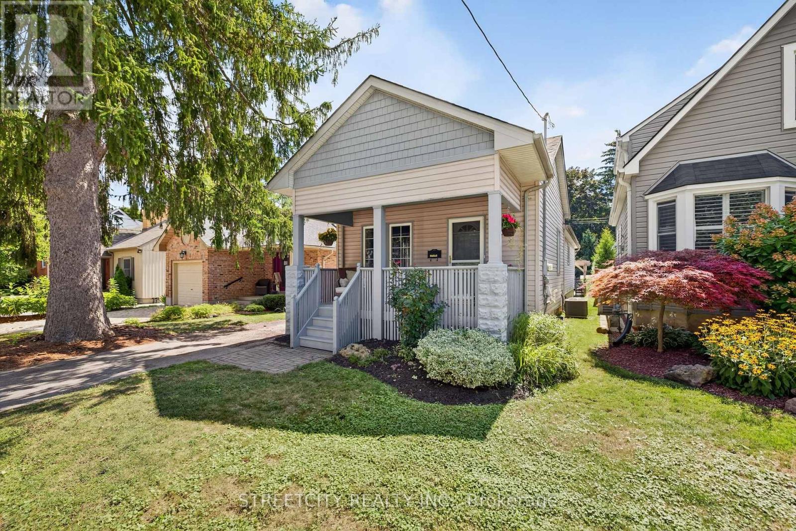 105a Devonshire Avenue, London South (South G), Ontario  N6C 2H6 - Photo 5 - X12502704