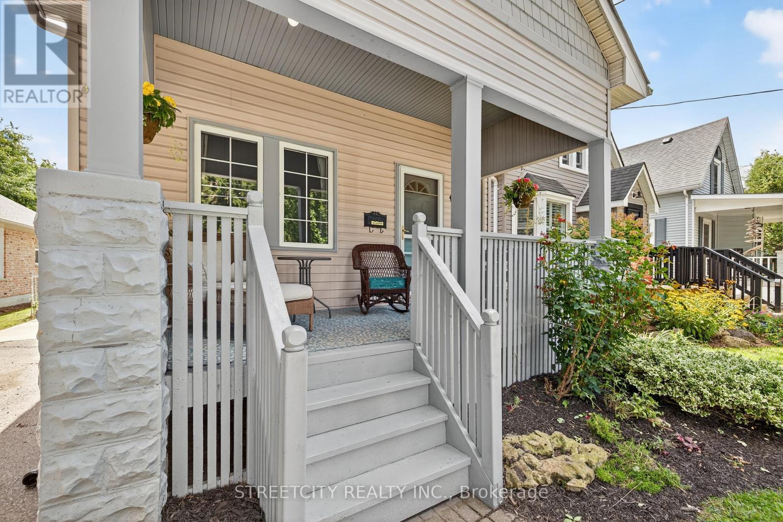 105a Devonshire Avenue, London South (South G), Ontario  N6C 2H6 - Photo 6 - X12502704