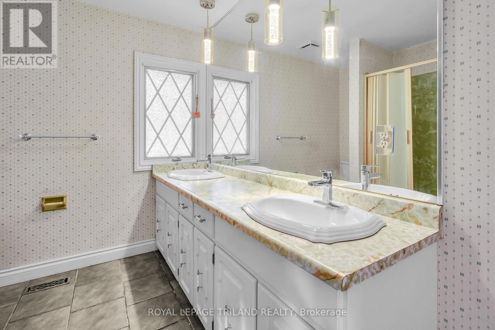 808 Clearview Crescent, London North, Ontario  N6H 4P7 - Photo 24 - X12502744