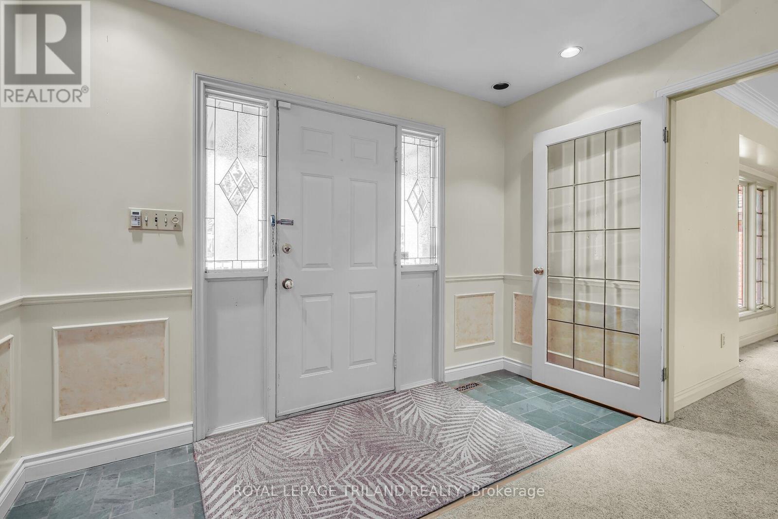 808 Clearview Crescent, London North, Ontario  N6H 4P7 - Photo 3 - X12502744