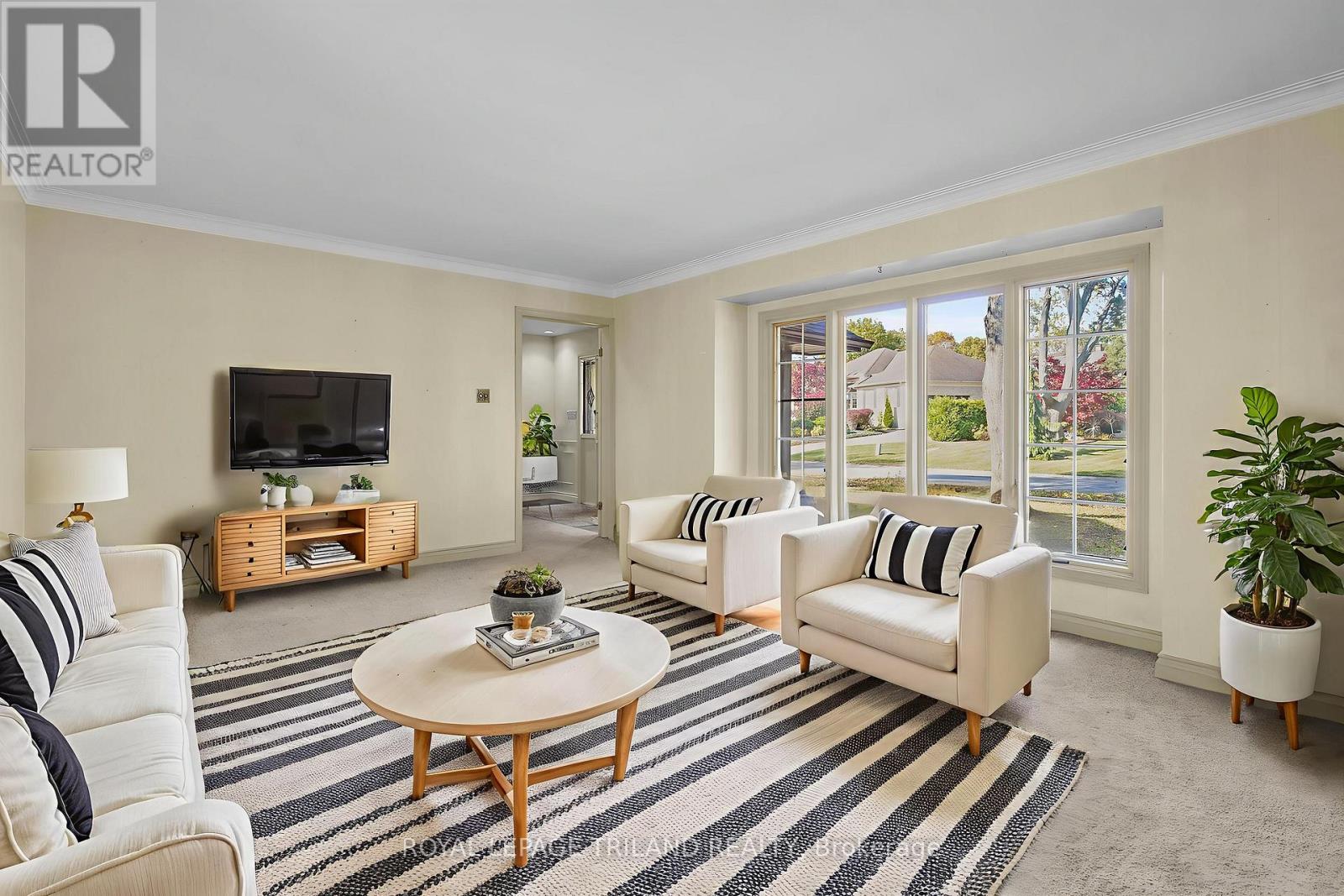 808 Clearview Crescent, London North, Ontario  N6H 4P7 - Photo 5 - X12502744